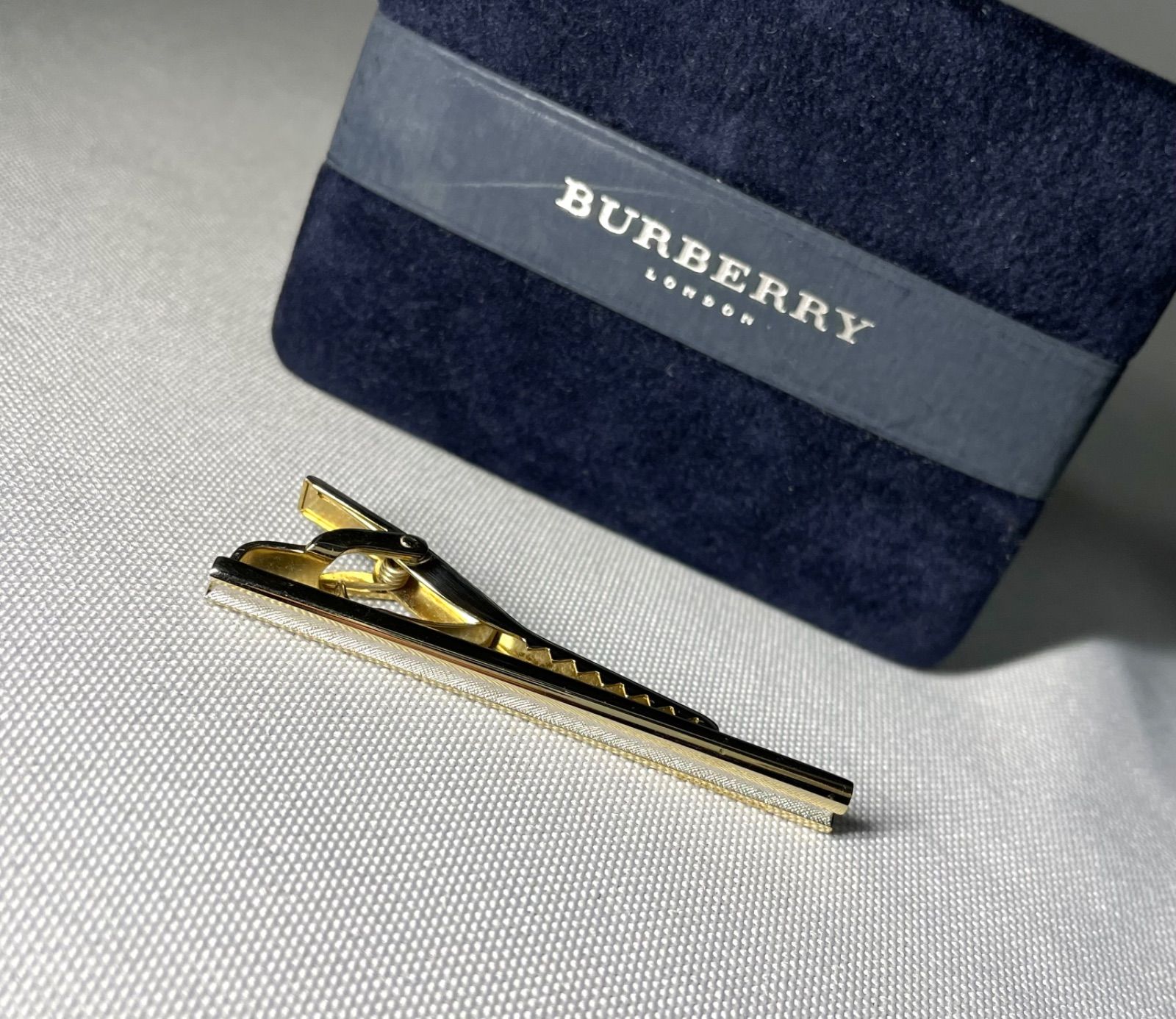 美品 BURBERRY バーバリー ブランドロゴ文字 ゴールド&シルバー