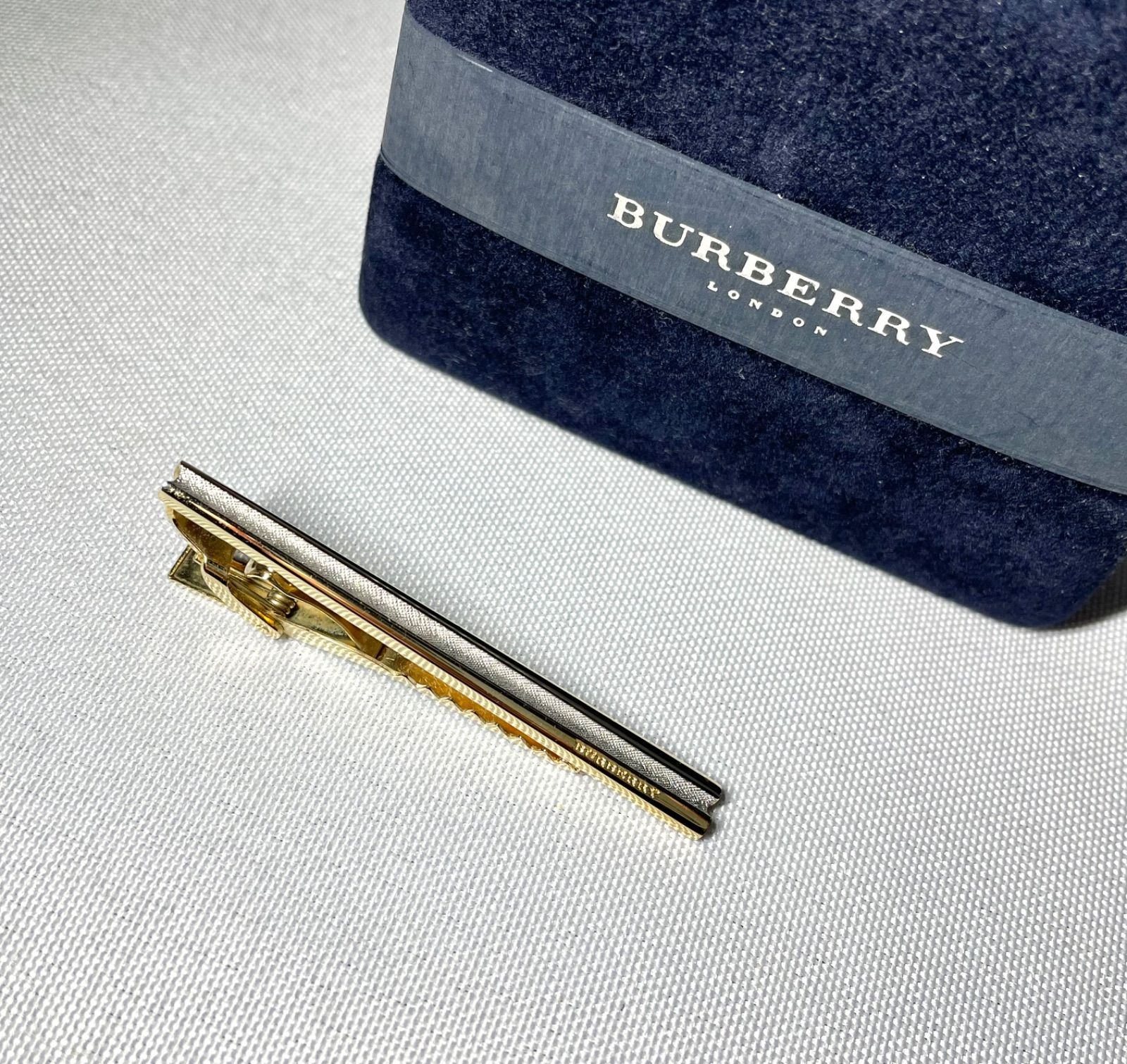 美品 BURBERRY バーバリー ブランドロゴ文字 ゴールド&シルバー