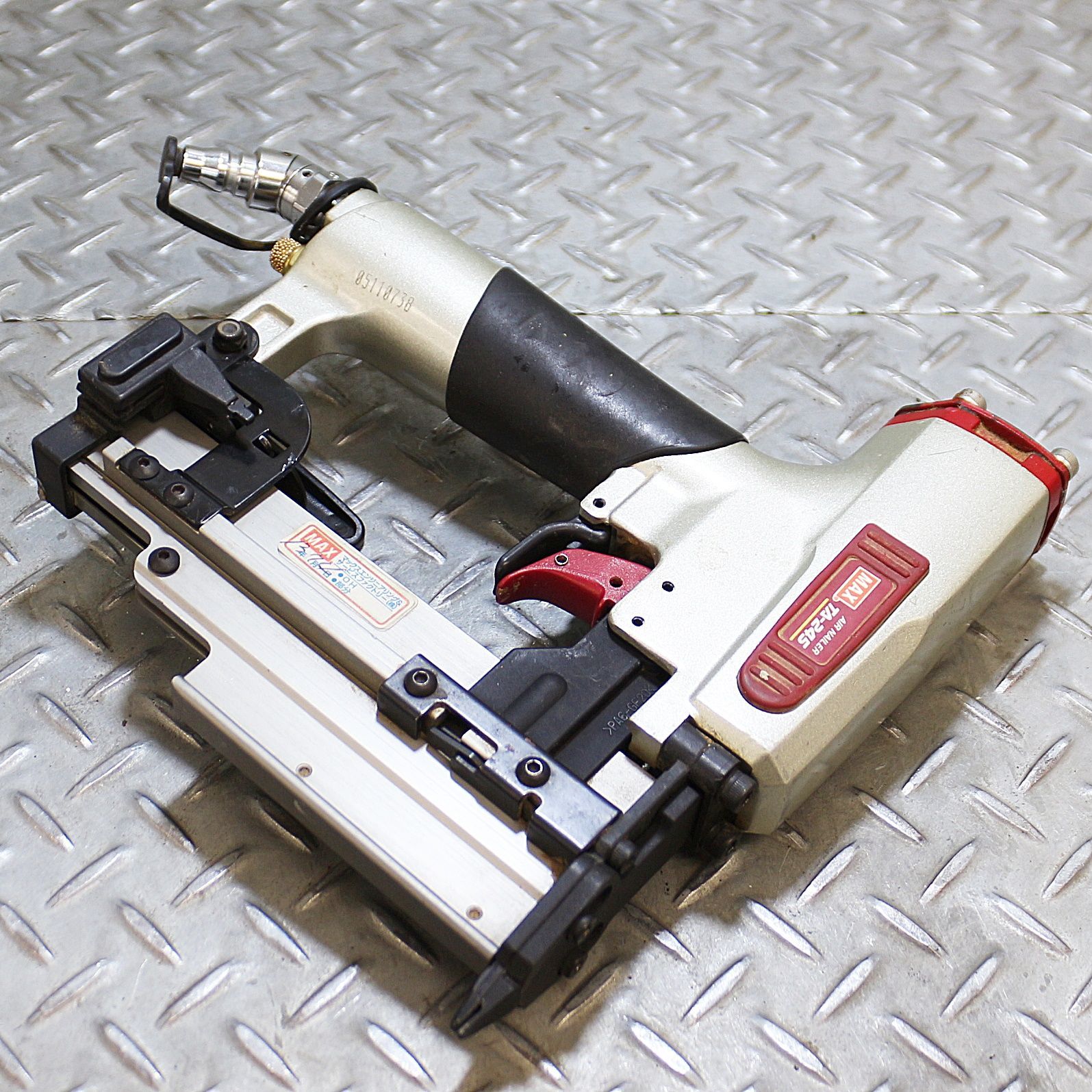 新潟発 マックス 45mmピンネイラ TA-245 ケース付 エア釘打機 エアー