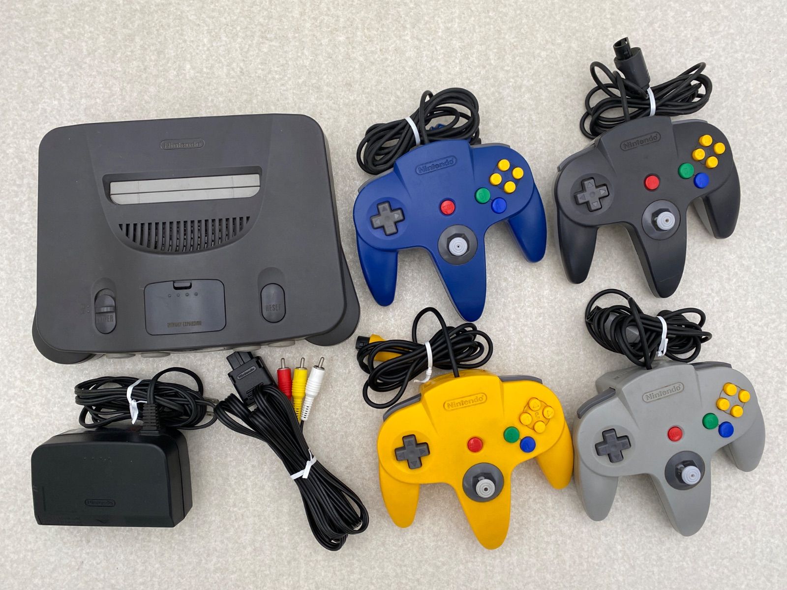 ニンテンドー64 本体 動作品 コントローラー4点 - メルカリ