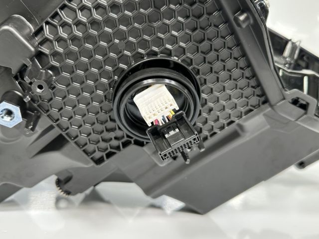 レクサス　NX 左ヘッドライト　AAZH25 レクサス NX250 NX350 AAZA20 AAZH20 AAZH25 純正 右ヘッドライト 3眼