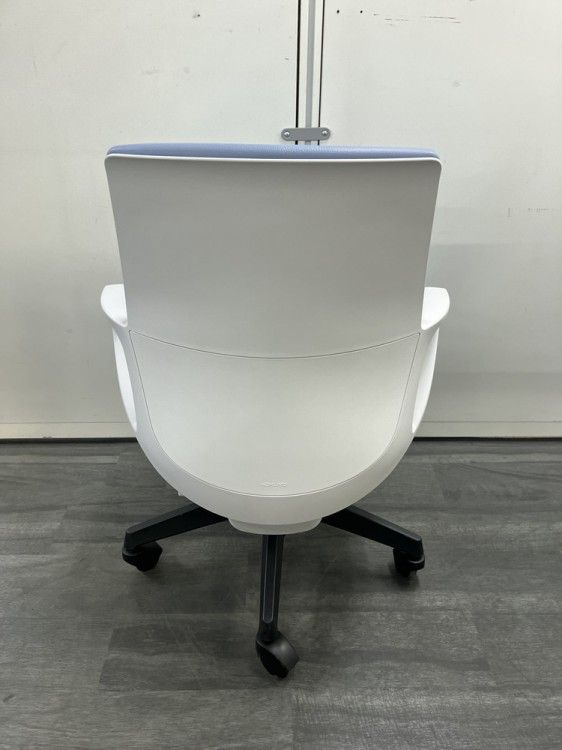 ピコラリビナシリーズ 固定肘付ピコラリビナチェア