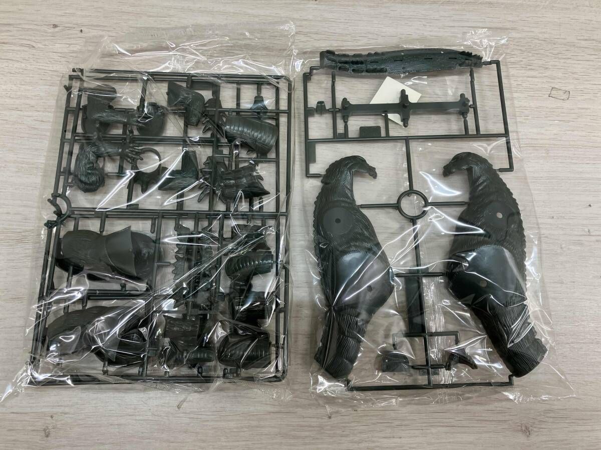 現状品 】バンダイ 1/350 スケール ゴジラ(モスラ幼虫付) The特撮