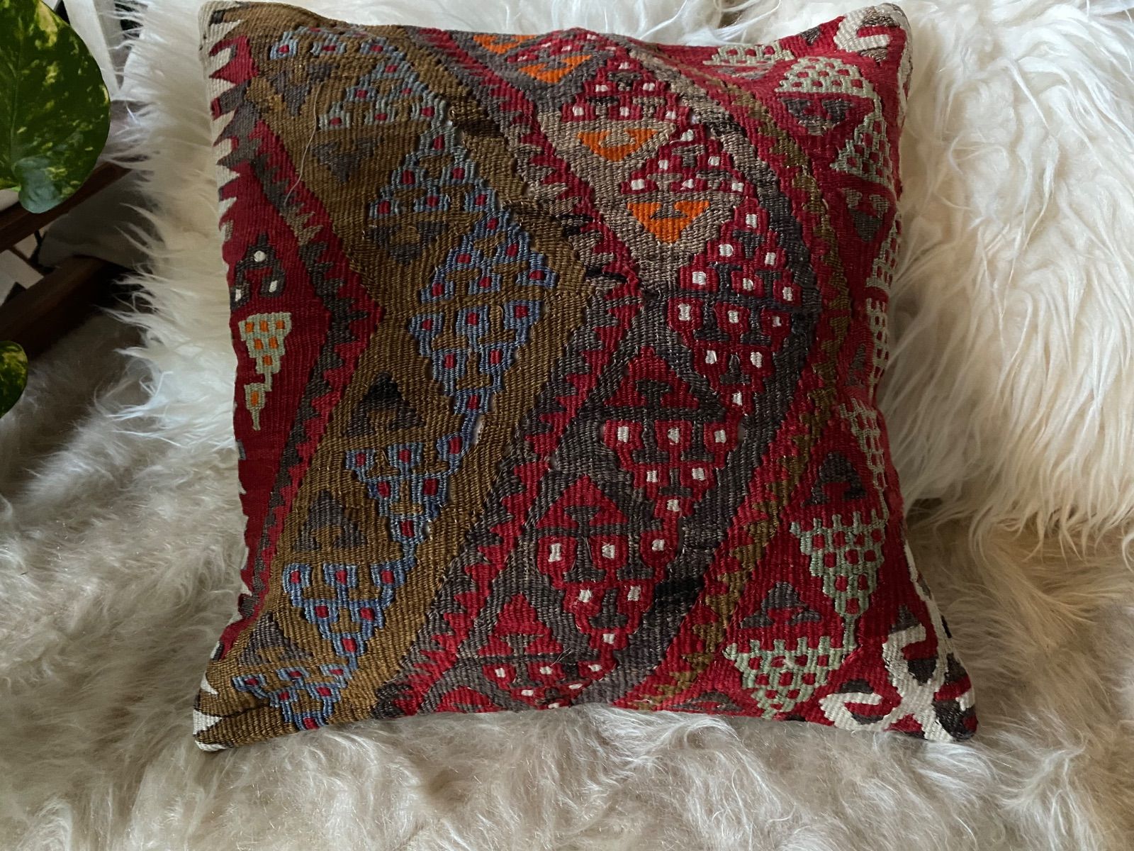 オリジナルはお高いキリムです。細かい良い織りのカイセリキリ