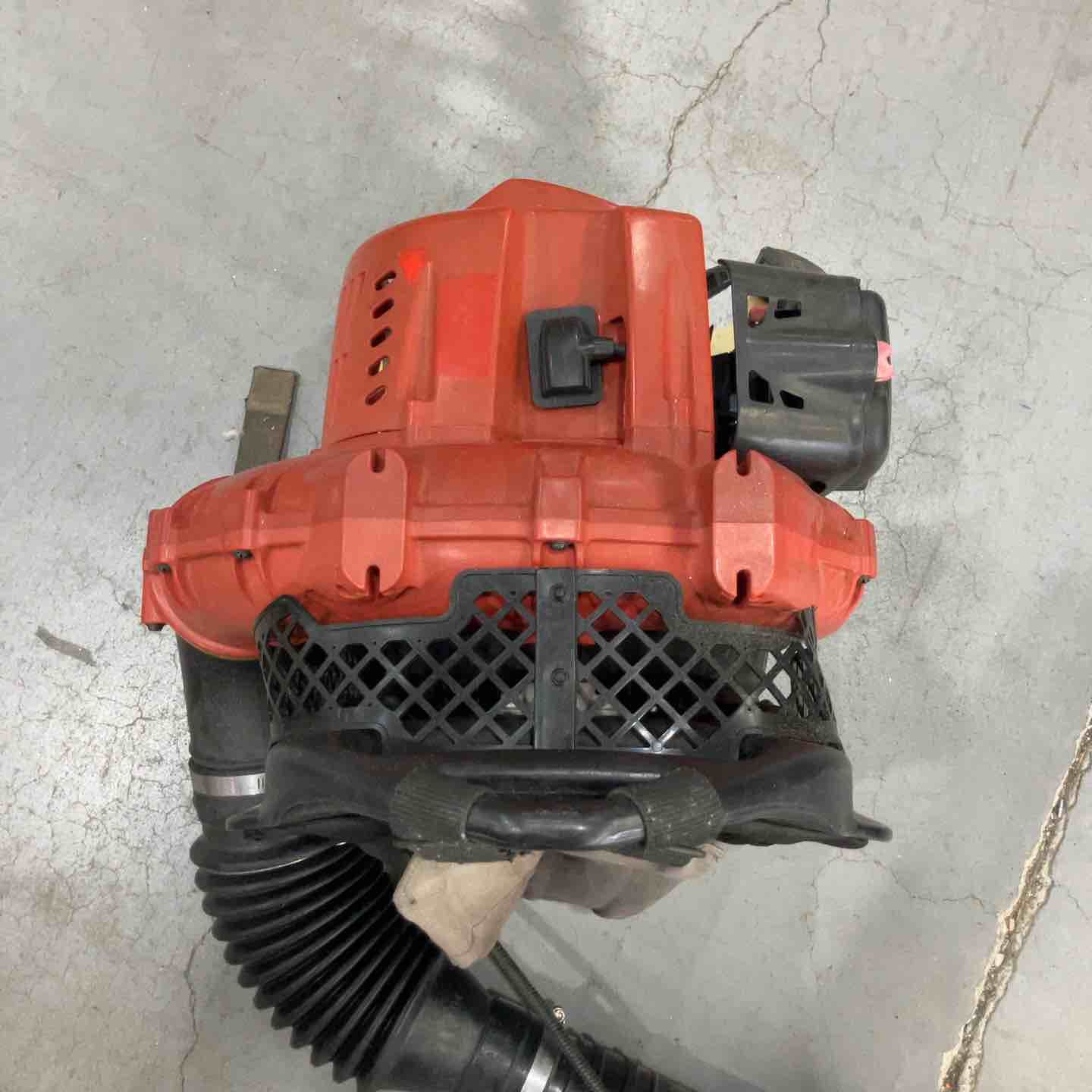 背負い式エンジンブロワ