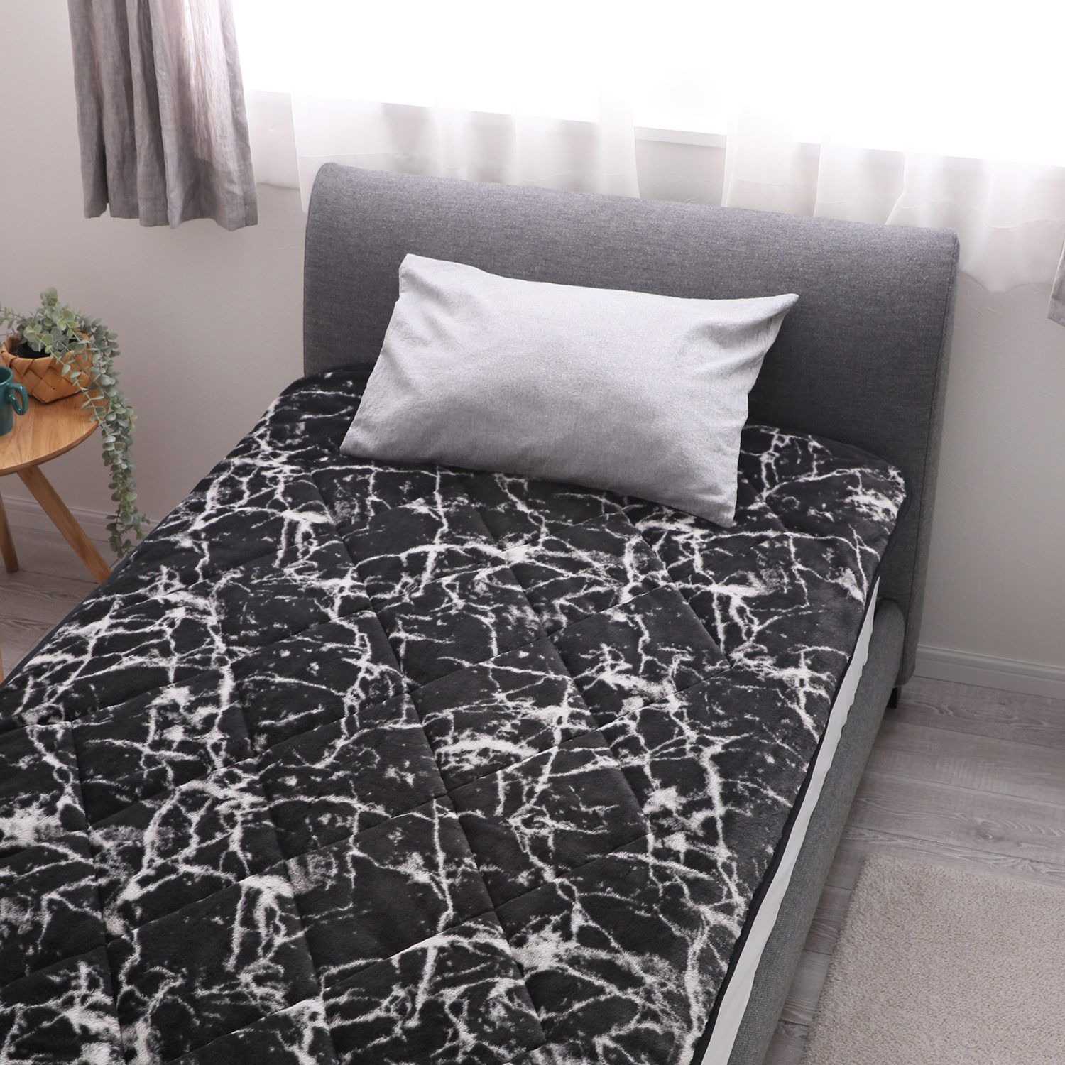 シングル＞天然鉱石の蓄熱効果で あたたかい！ ロマンス岩盤浴DX