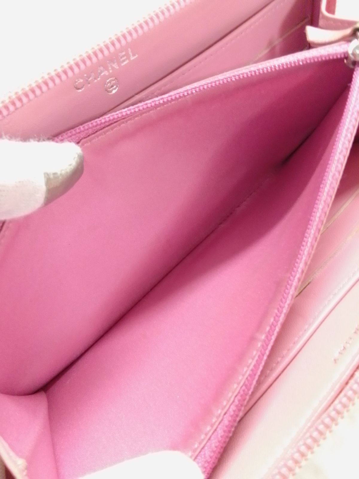 AQM09 シャネル カメリア ラウンドファスナー長財布 シルバー金具