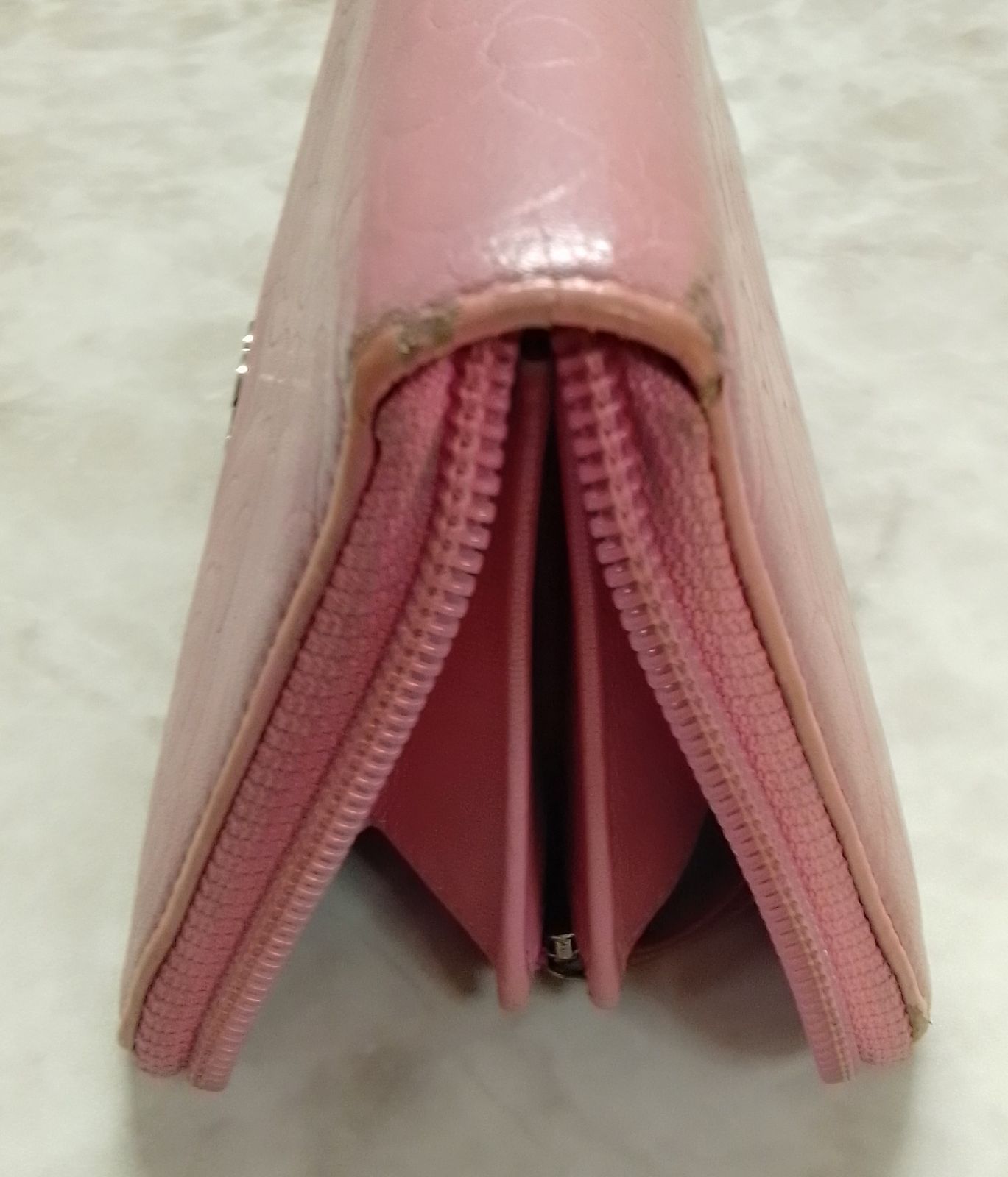 AQM09 シャネル カメリア ラウンドファスナー長財布 シルバー金具