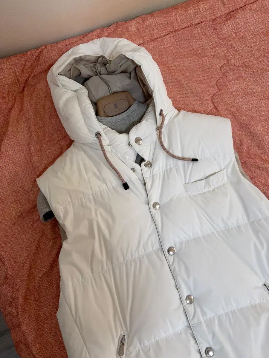 BRUNELLO CUCINELLI(ブルネロクチネリ) 新作 ダウン ベスト - メルカリ