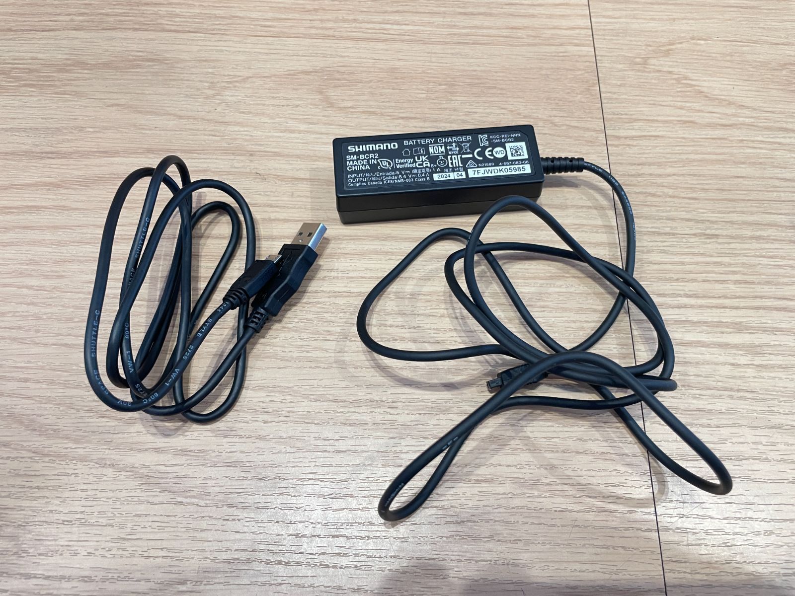 シマノSM-BCR2 SM-BCR2 ビルトインバッテリー用充電器 ケーブル付属