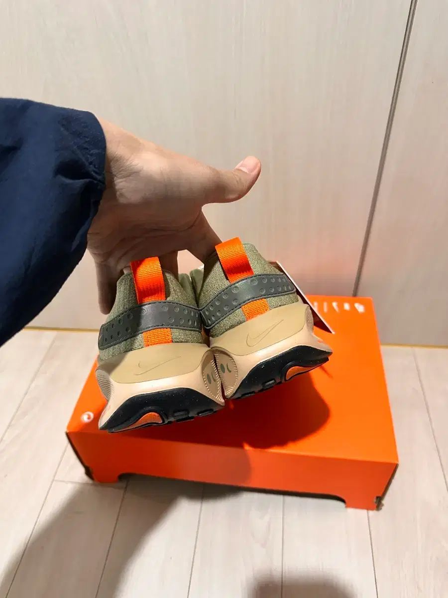 4 ランニングスニーカー