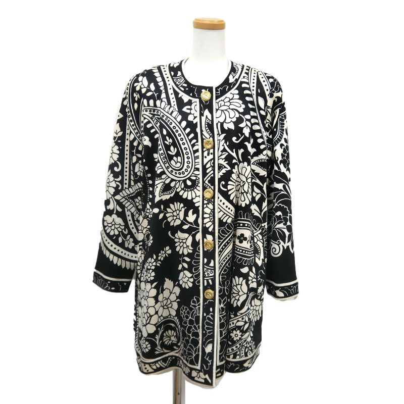 レオナール ノーカラージャケット 9AR ブラック×ホワイト ペイズリー柄