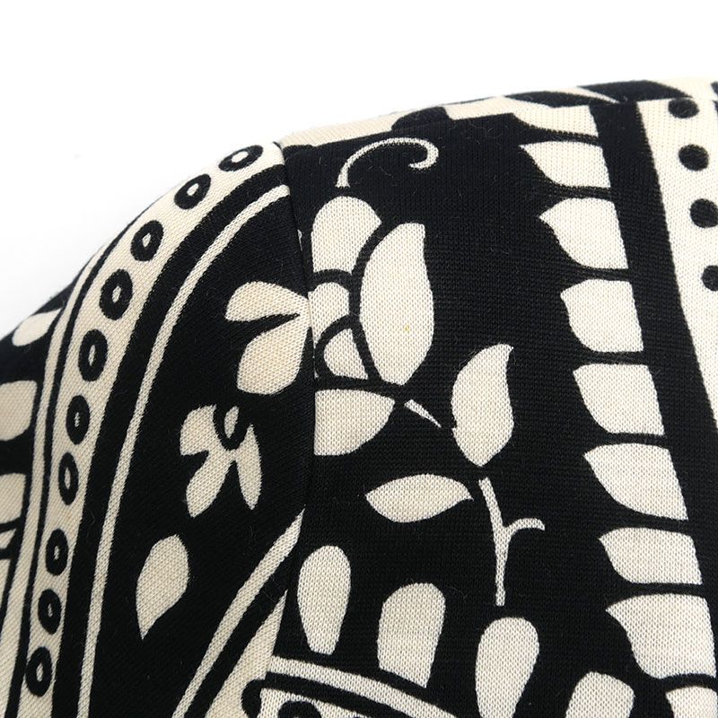 レオナール ノーカラージャケット 9AR ブラック×ホワイト ペイズリー柄