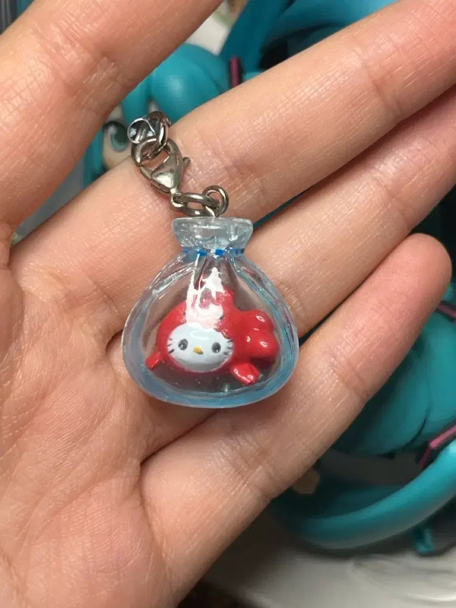 袋 金魚 金魚 ハローキティ ストラップ キーホルダー - メルカリ