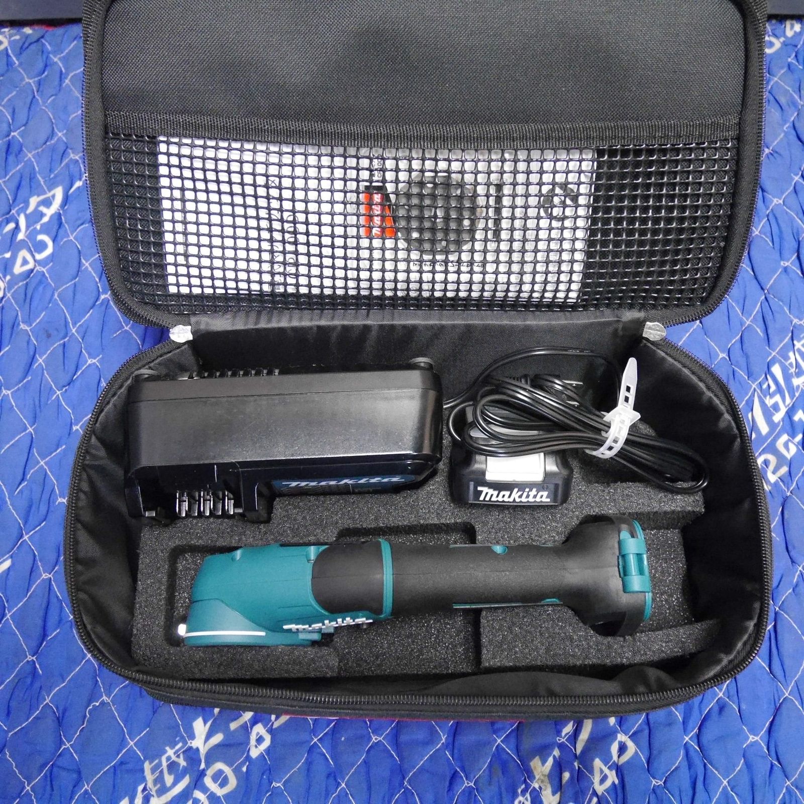  ほぼ♥ ブレード付き マキタ 充電式 マルチ カッター CP 100 D 電動 工具 切断機 曲線 加工 makita 充電器 DC 10 SA バッテリー BL 1015 その他 切断工具 切断機