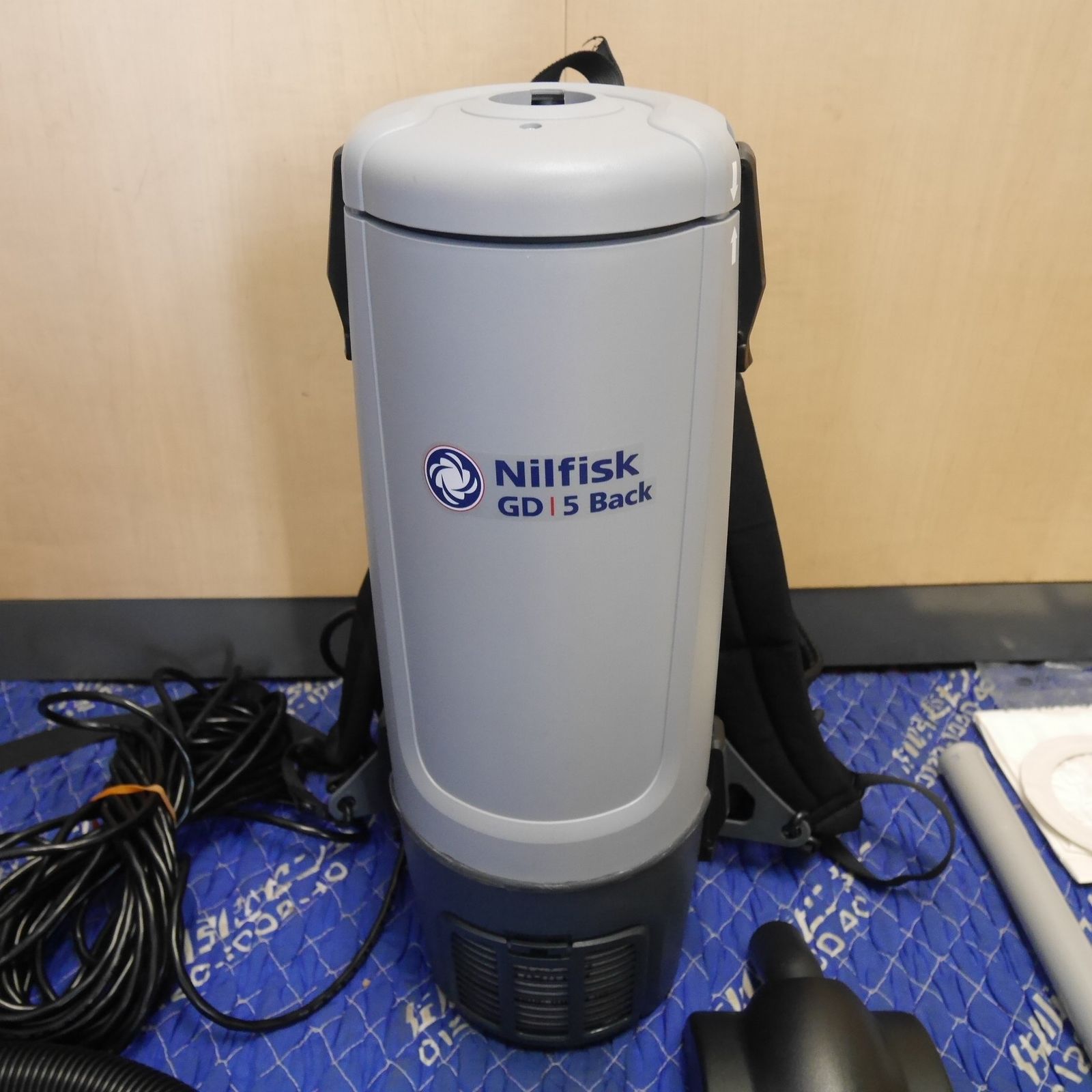 ほぼ♥ Nilfisk ニルフィスクアドバンス 背負い式 クリーナー GD 5 Back 屋内用 100 V コード式 ドライ 業務用 集塵機 集じん機 掃除機