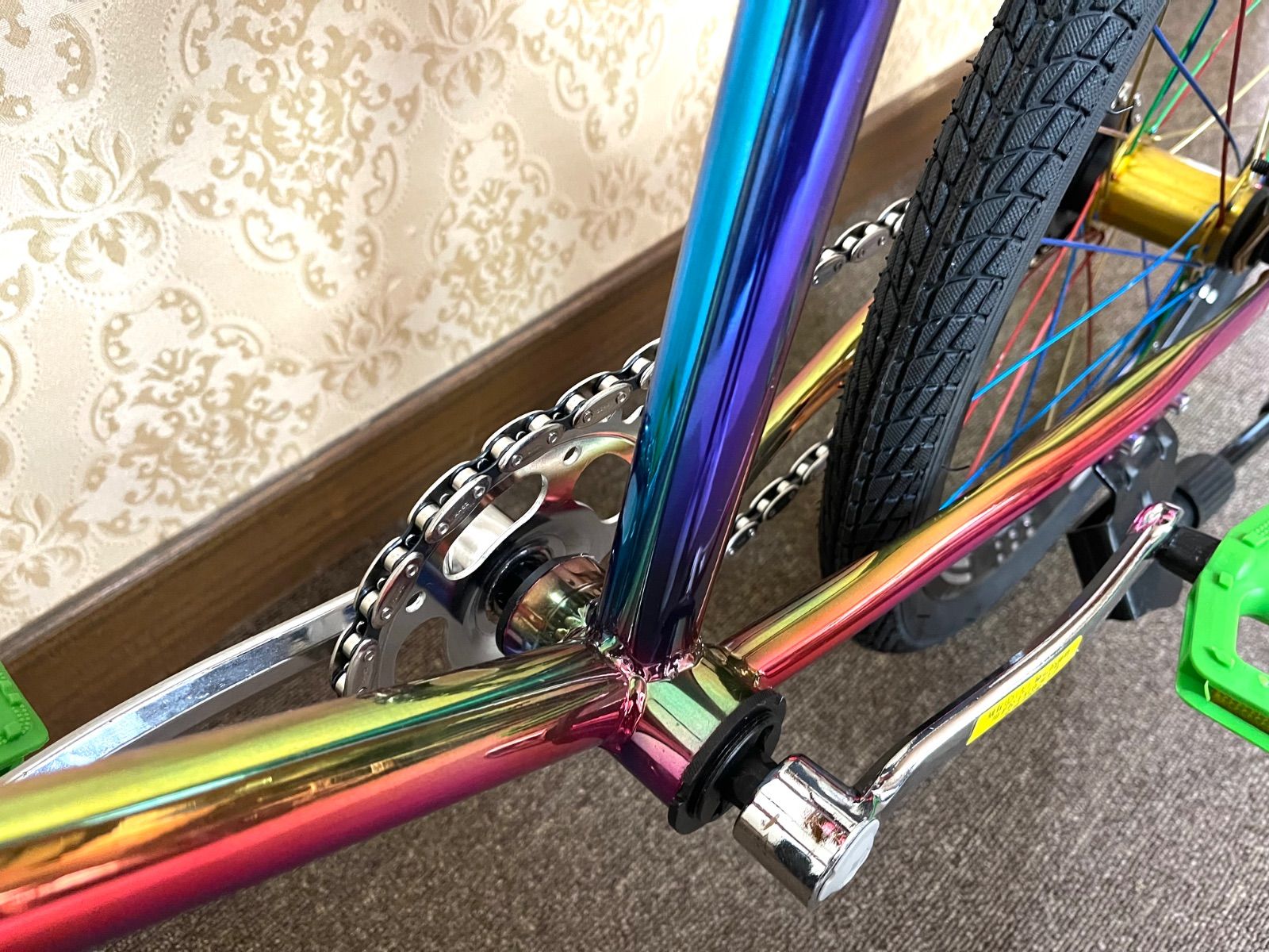 新品】送料無料 超軽量 多彩カラーシフト自転車ミニベロ 超軽量9.3キロ