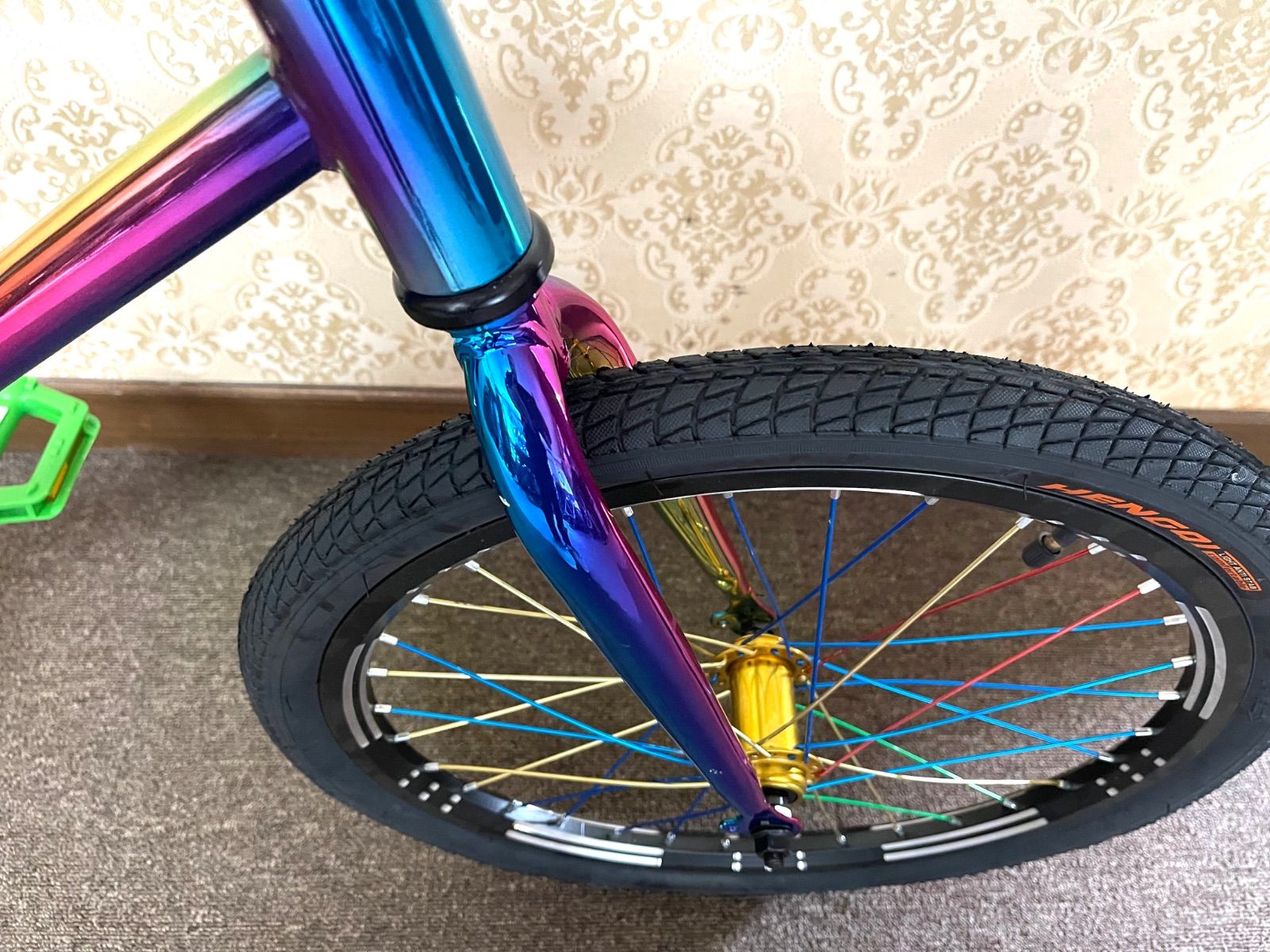 新品】送料無料 超軽量 多彩カラーシフト自転車ミニベロ 超軽量9.3キロ