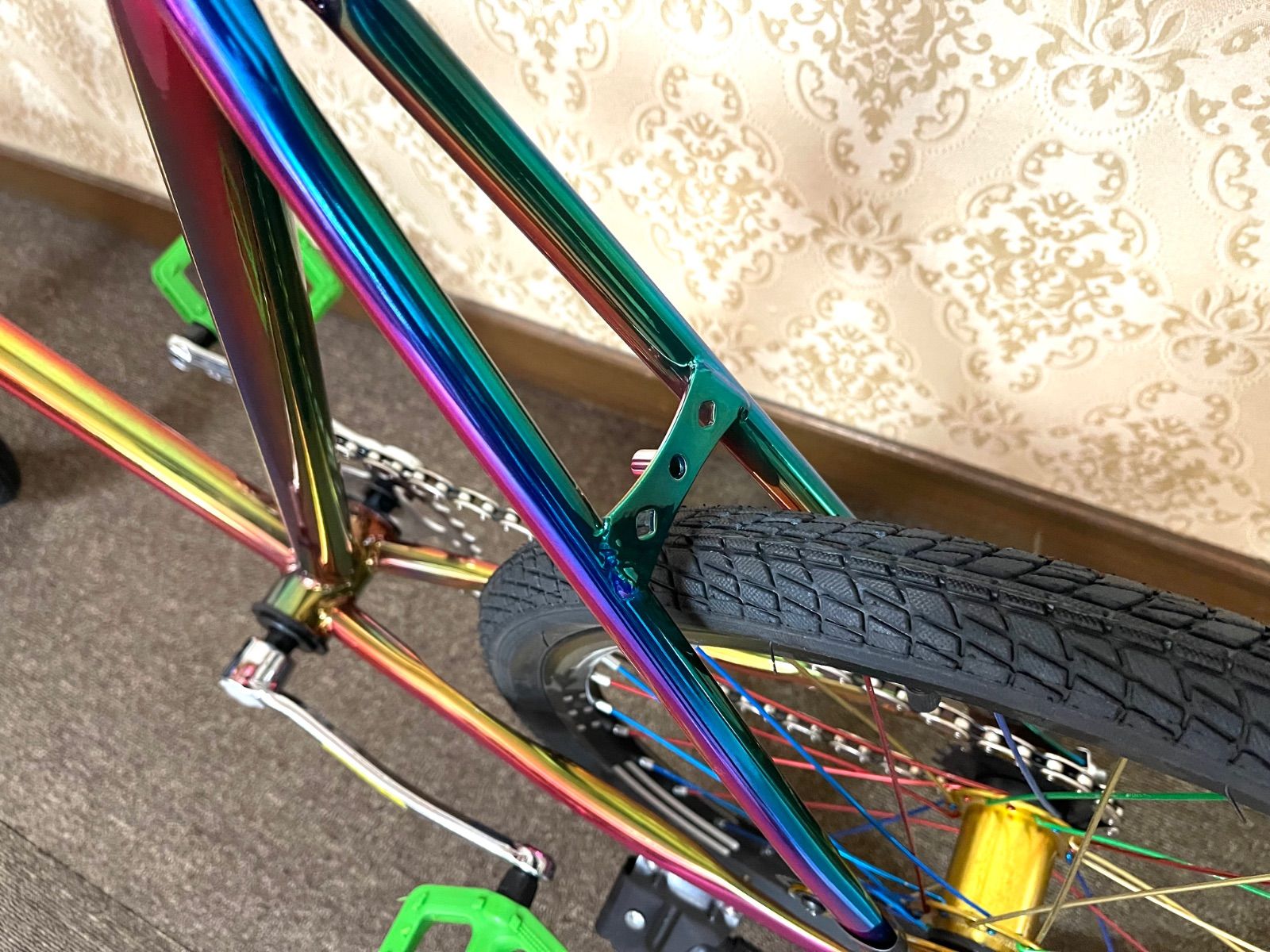 新品】送料無料 超軽量 多彩カラーシフト自転車ミニベロ 超軽量9.3キロ