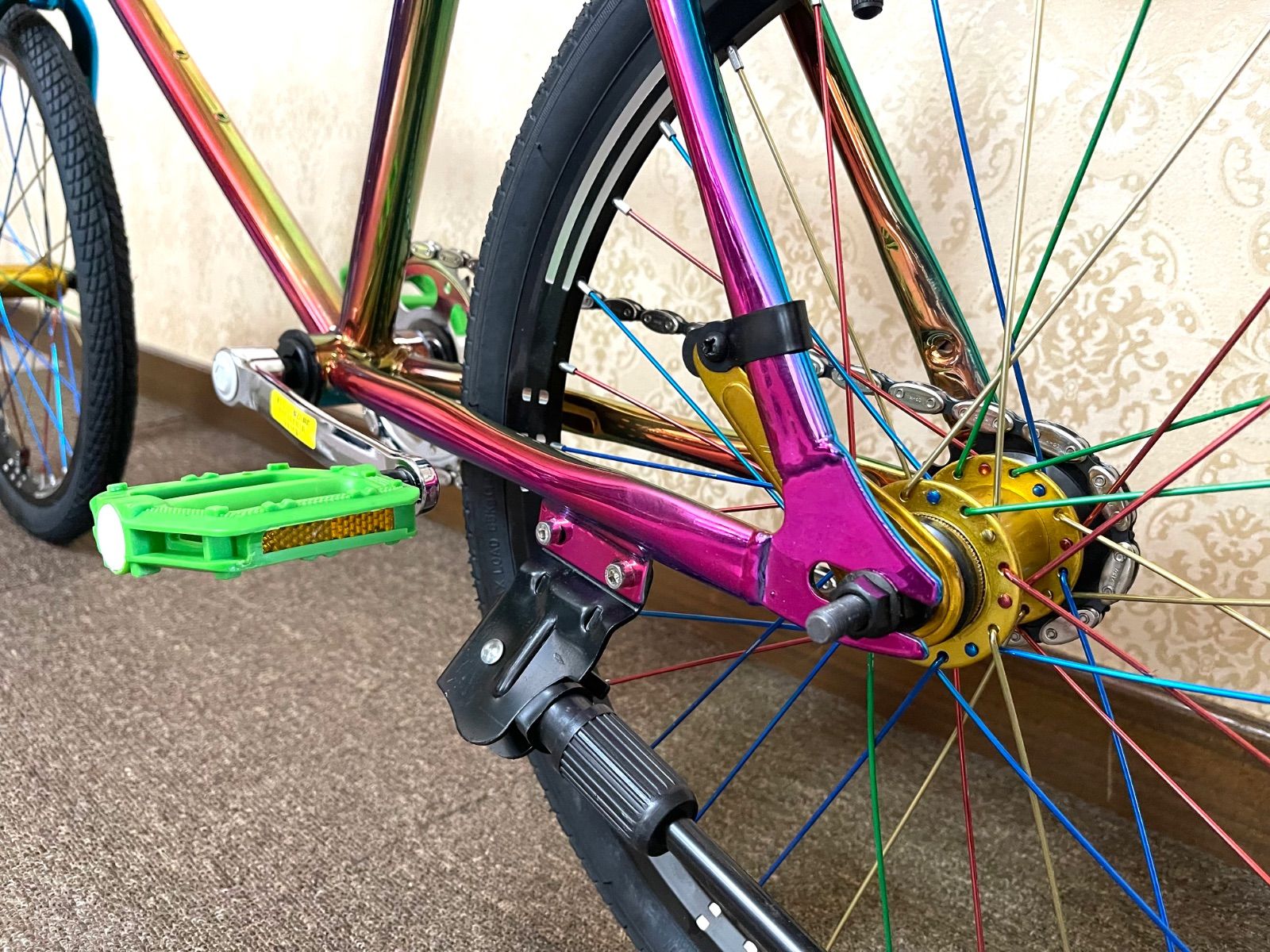 新品】送料無料 超軽量 多彩カラーシフト自転車ミニベロ 超軽量9.3キロ