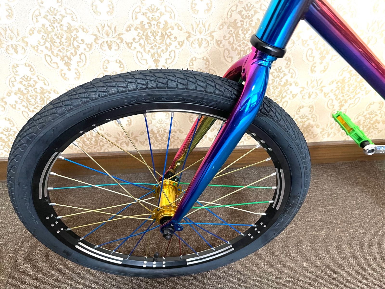 新品】送料無料 超軽量 多彩カラーシフト自転車ミニベロ 超軽量9.3キロ