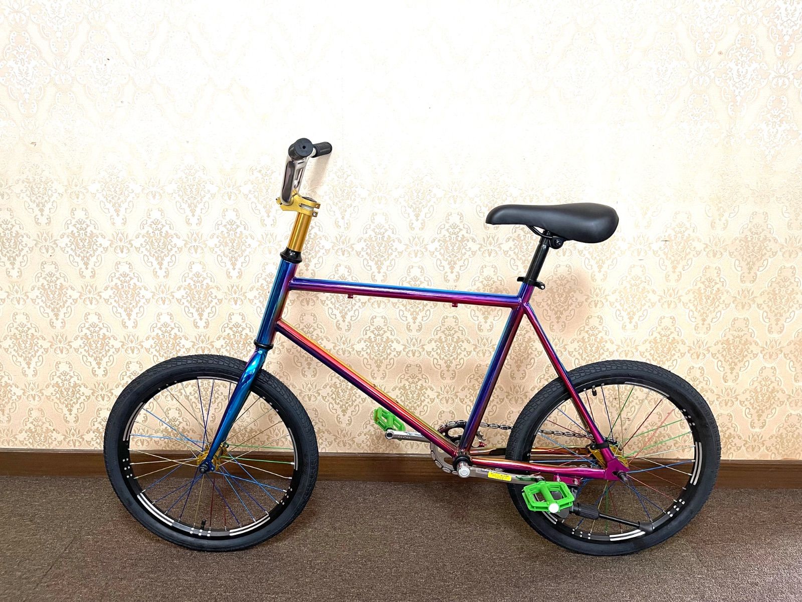 新品】送料無料 超軽量 多彩カラーシフト自転車ミニベロ 超軽量9.3キロ