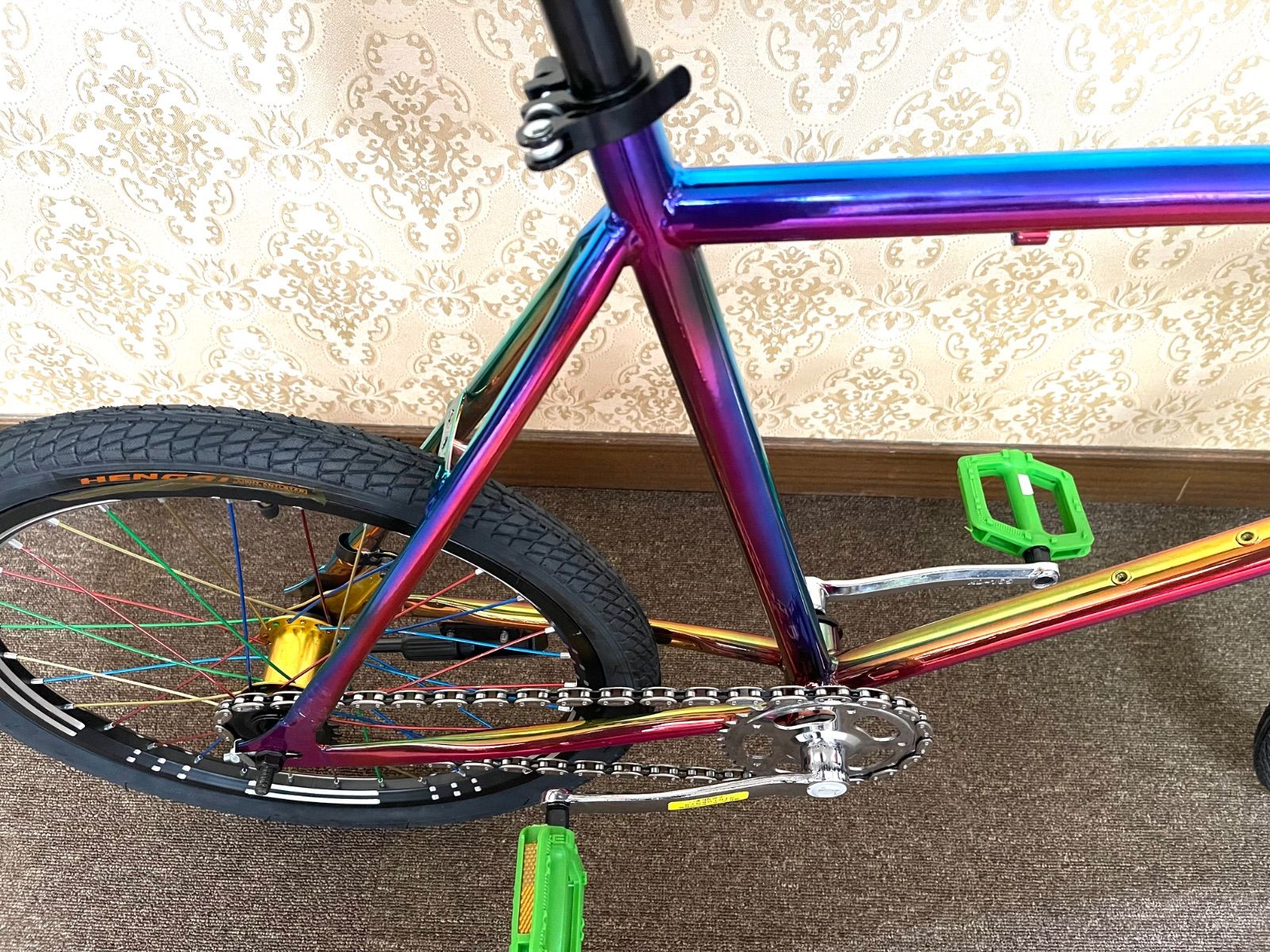 新品】送料無料 超軽量 多彩カラーシフト自転車ミニベロ 超軽量9.3キロ