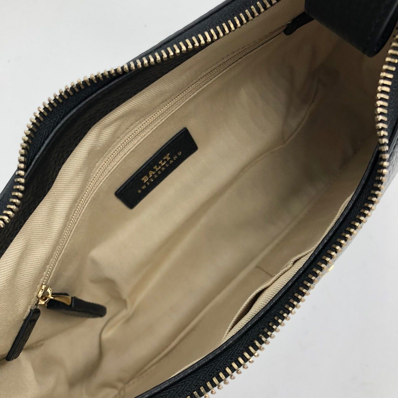 美品 BALLY バリー ワンショルダーバッグ レザー シボ革 ブラック 黒