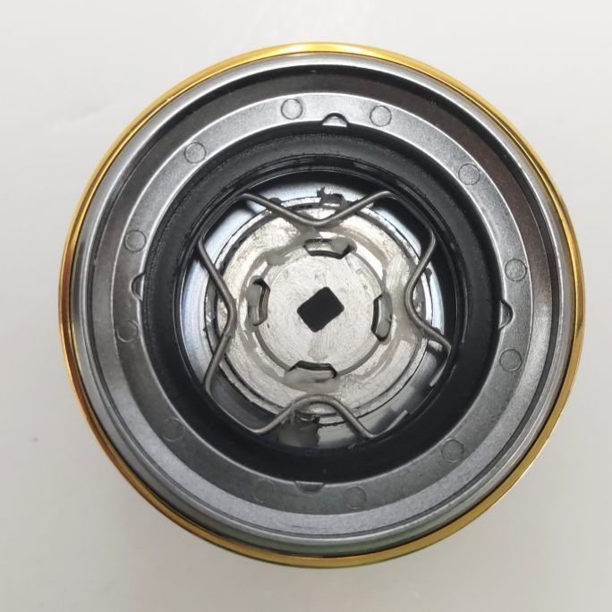 シマノ 18 STELLA ステラ 3000MHG（01）サーフ シーバス ヒラスズキ