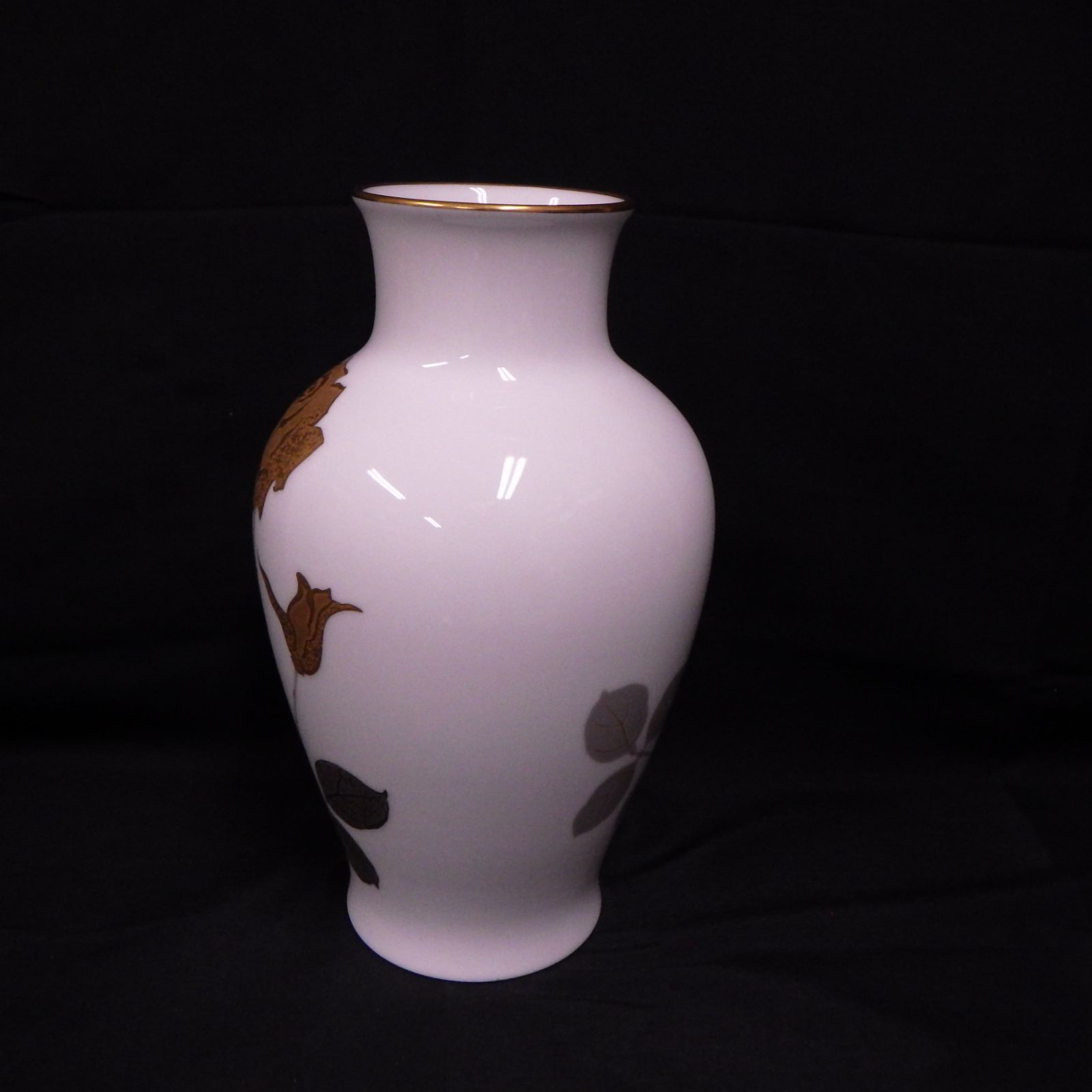 大倉陶園 金蝕バラ 花瓶 フラワーベース 皇室御用達 - メルカリ