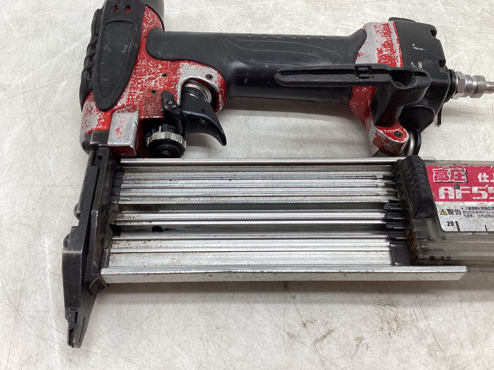 AF551H | マキタ マキタ(Makita) 高圧仕上エア釘打(赤) ☆中古品 