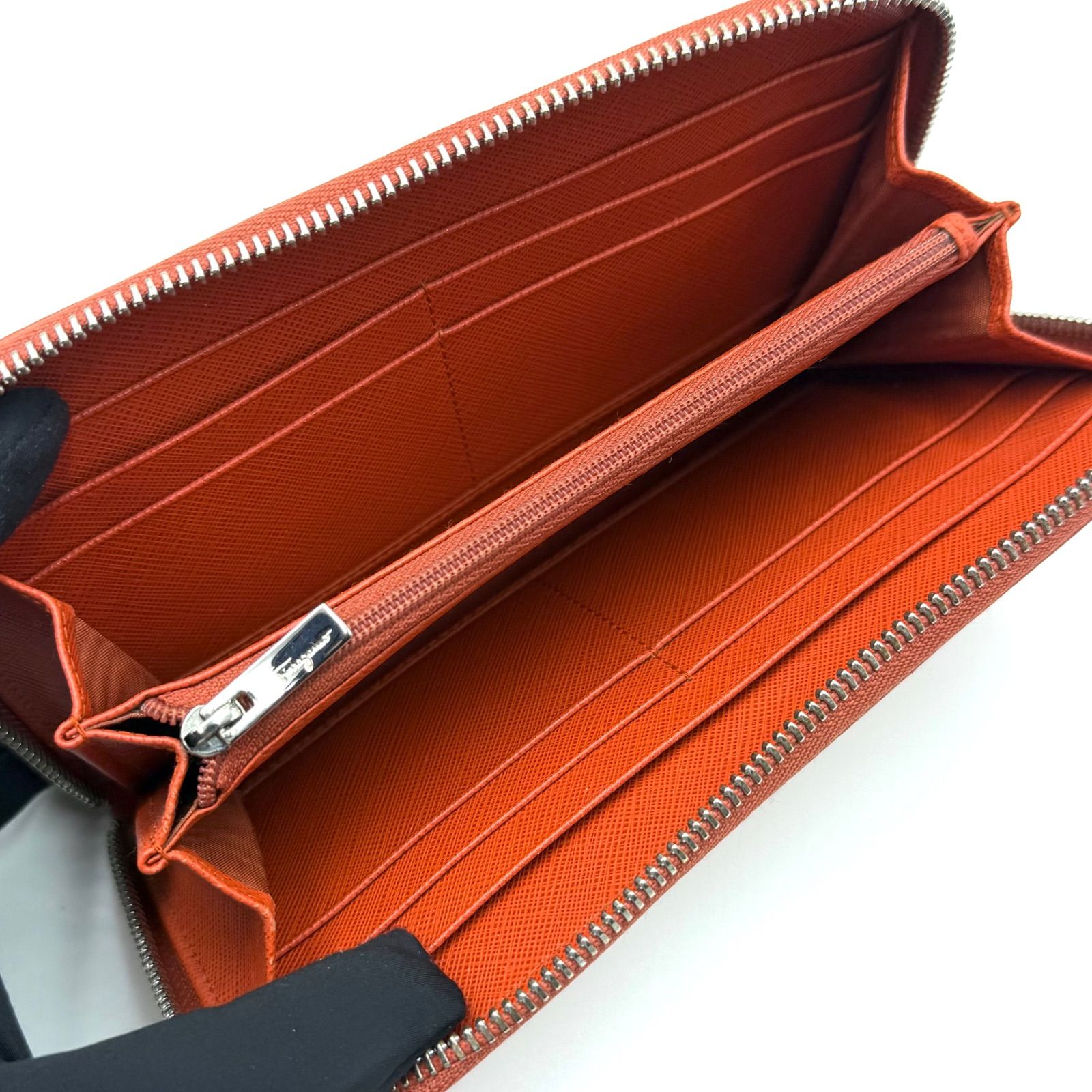 サルヴァトーレ フェラガモ Salvatore Ferragamo ガンチーニ 長財布 お