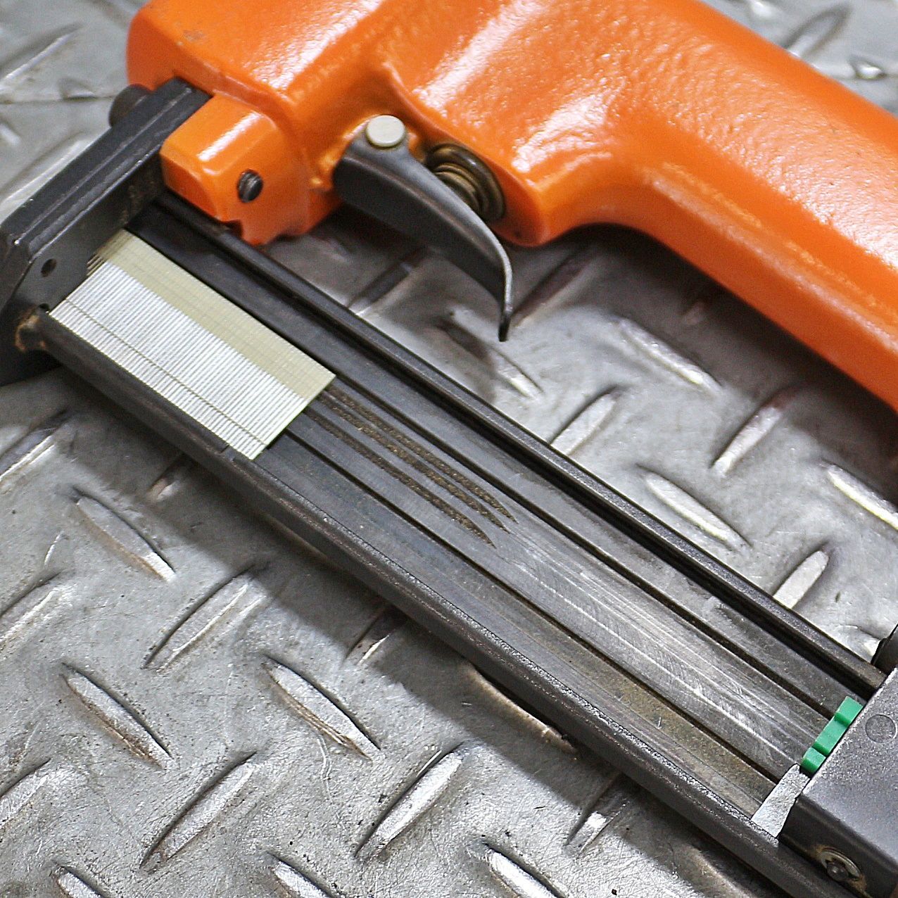 新潟発 マックス エアネイラ TA-20A/P20FC ステープル施工 内装 DIY