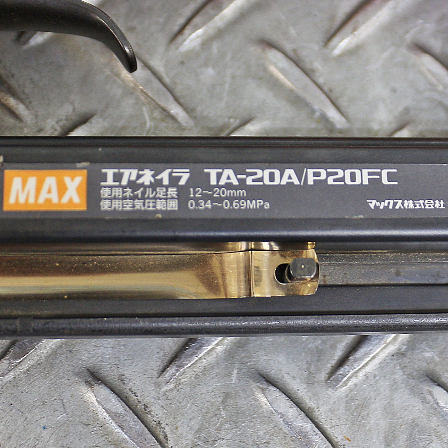 新潟発 マックス エアネイラ TA-20A/P20FC ステープル施工 内装 DIY