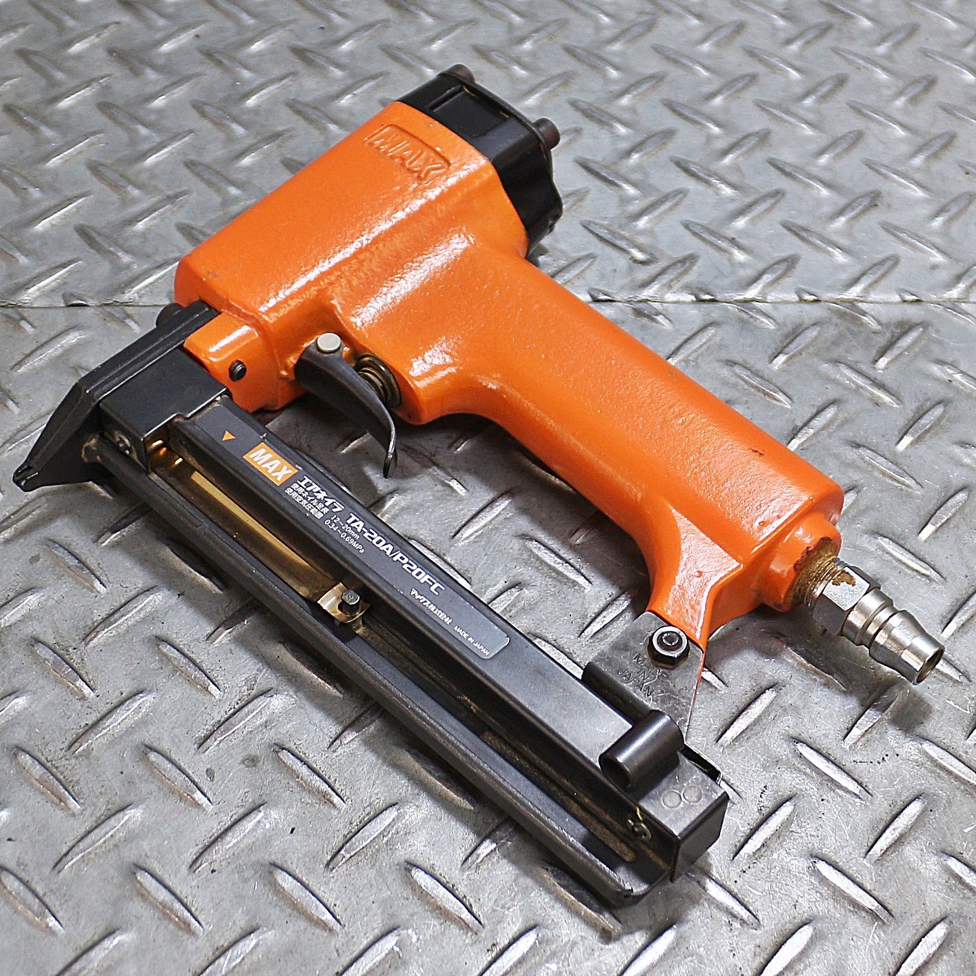 新潟発 マックス エアネイラ TA-20A/P20FC ステープル施工 内装 DIY