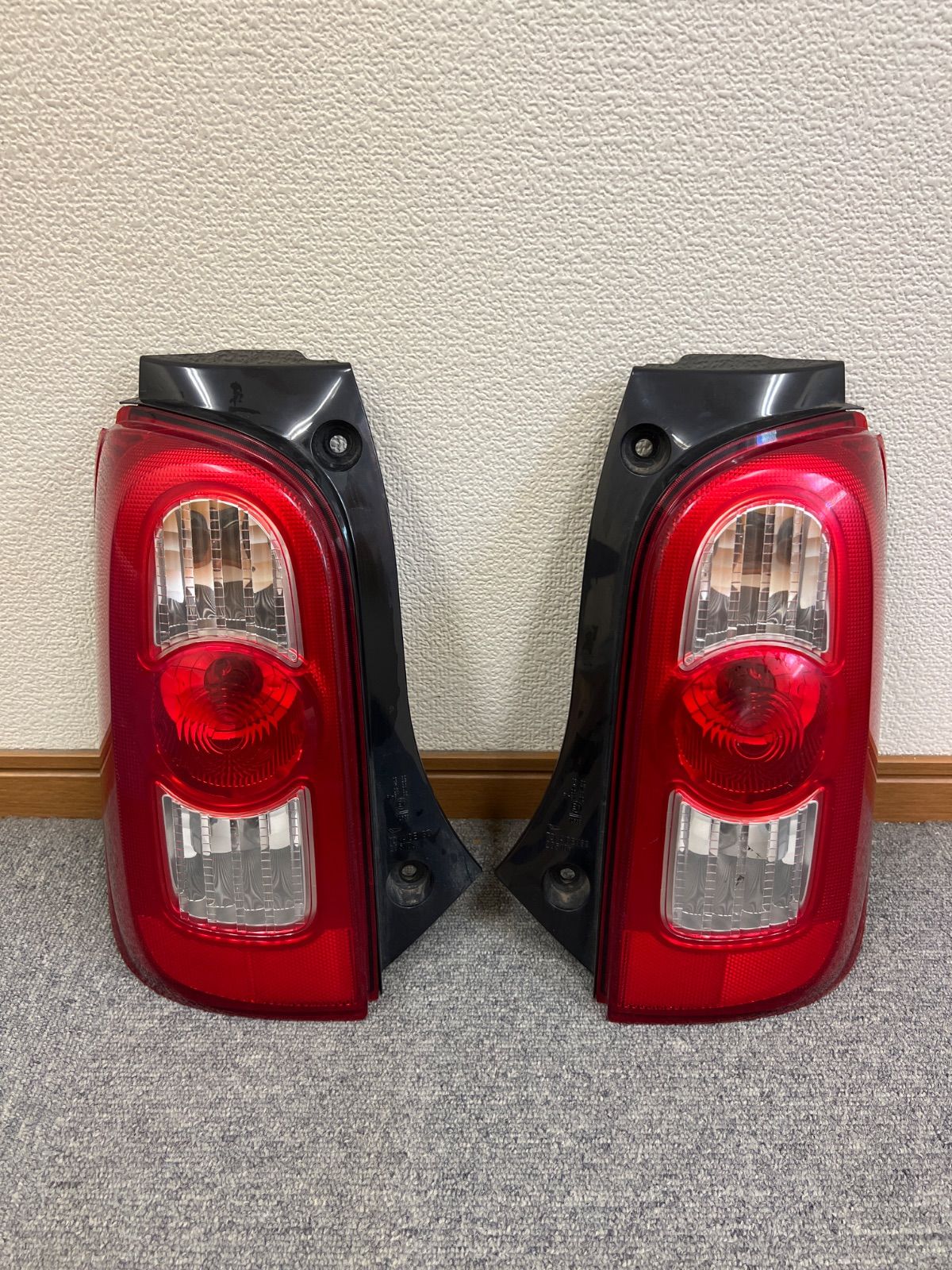 ダイハツ】ミラココア L685S 純正テールランプ左右 - メルカリ