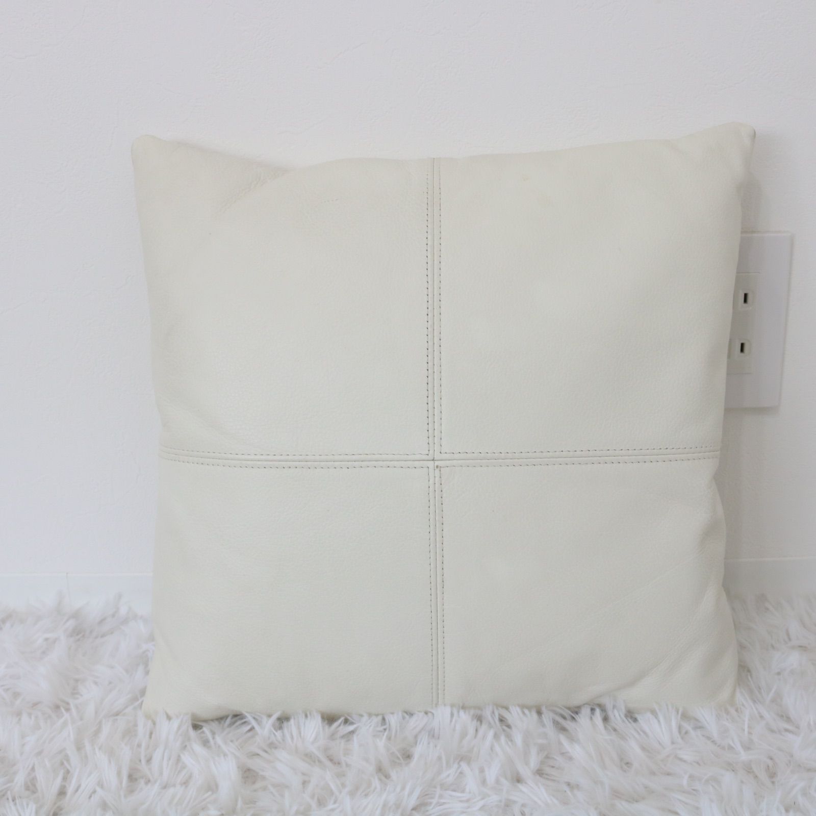 Cassinaixc. カッシーナイクスシー クッション レザー 革 白 ホワイト