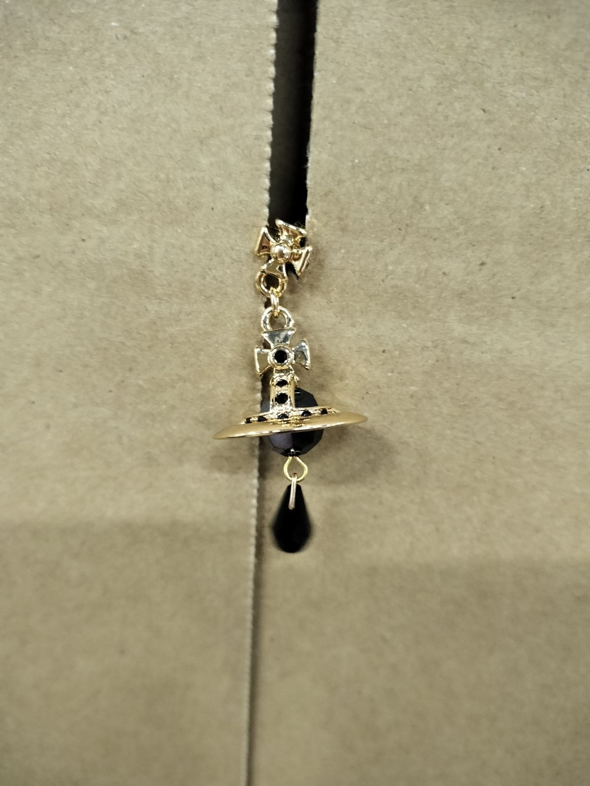 ヴィヴィアン クリスタル ドロップ ピアス 2601242 - メルカリ