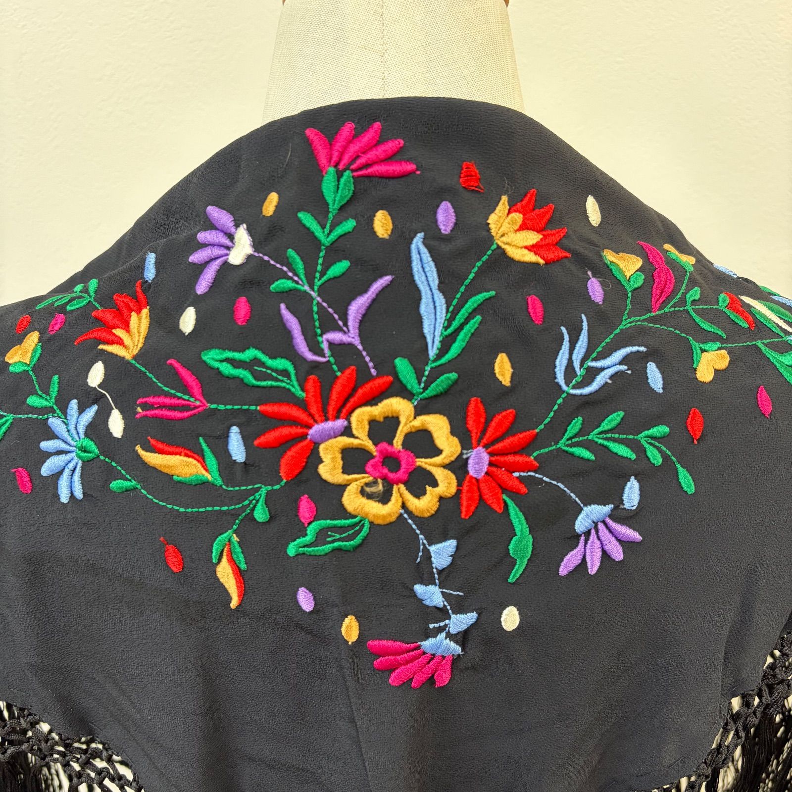フラメンコ シージョ 黒 ブラック 花 刺繍 フリンジ ショール - メルカリ