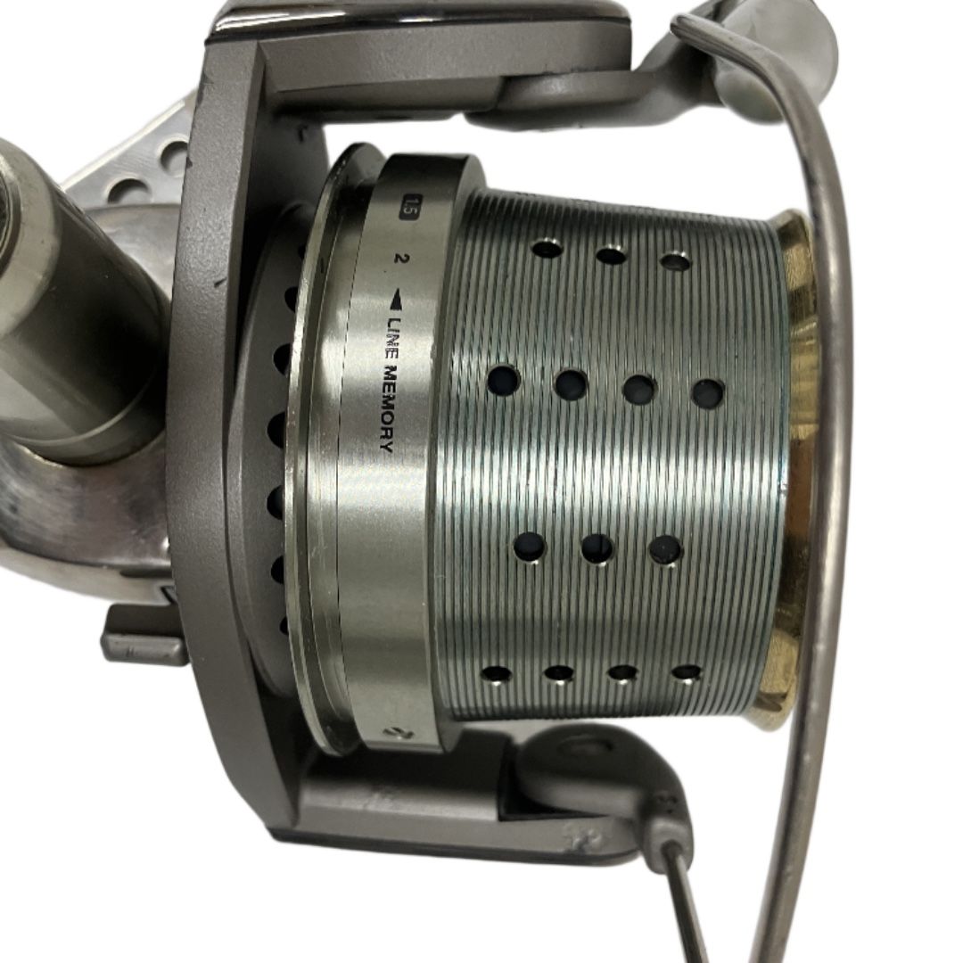 R スピニングリール