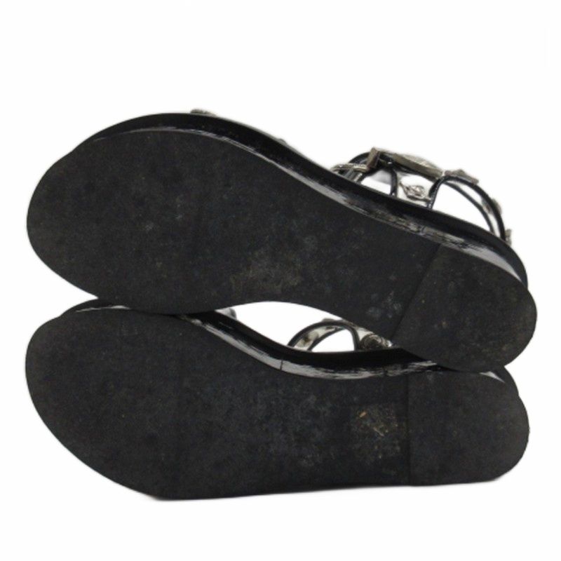 TOGA PULLA メタル装飾 ブラックサンダル トーガ プルラ TOGA PULLA メタル装飾 バックル サンダル エナメル