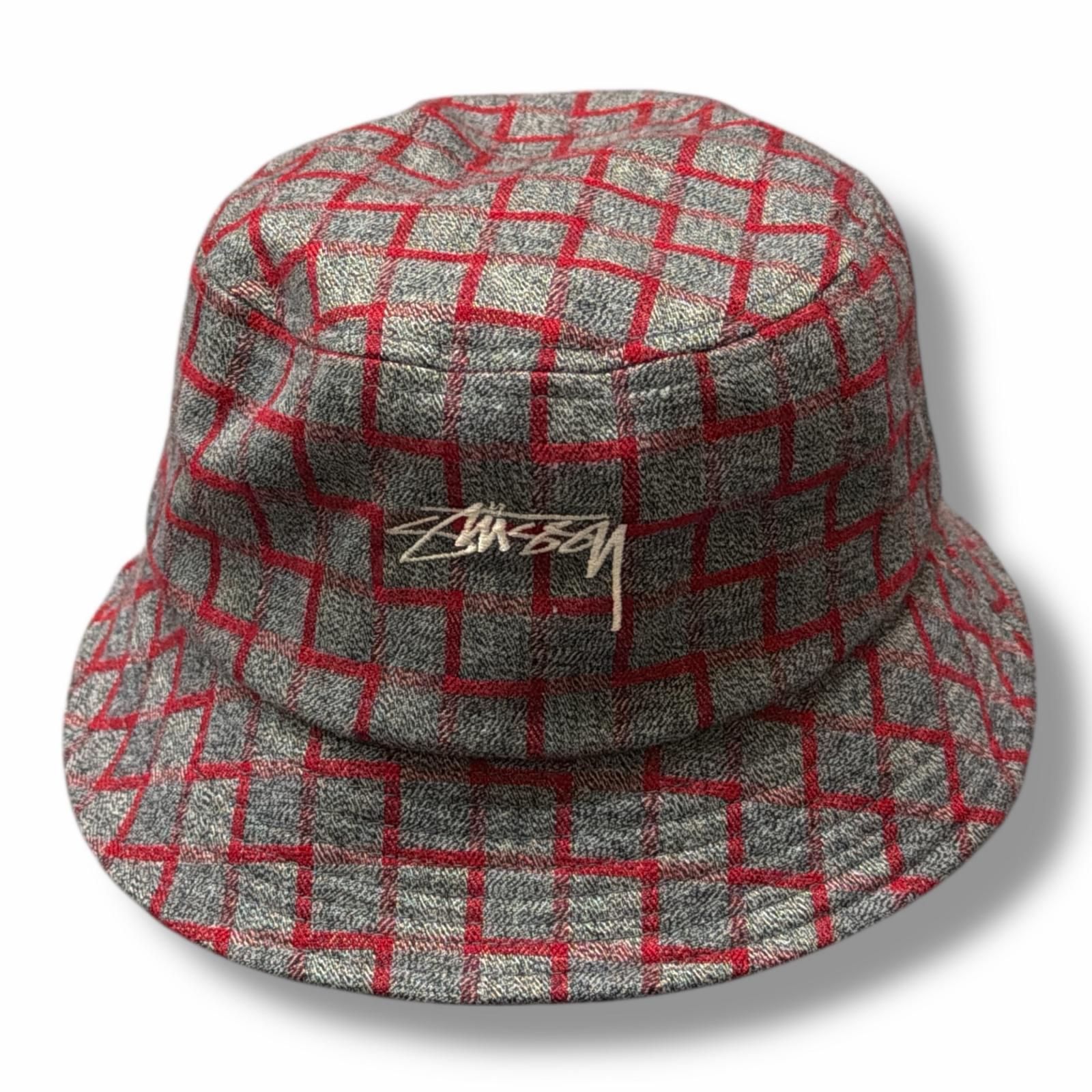 【新品未使用】STUSSY 総柄バケットハット　グレー×レッド　L/XL STUSSY バケットハット 帽子 ステューシー 132995 グレー O/S （7862M