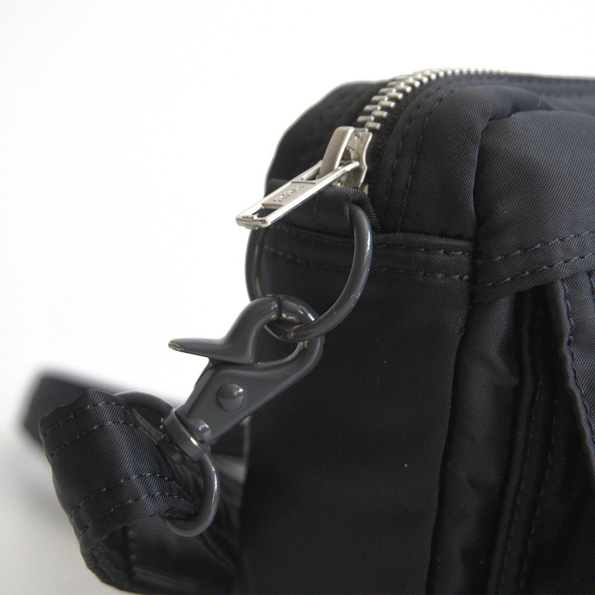 【極美品】PORTER ポーター タンカー ショルダーバッグ ナイロン ブラック 吉田カバン（YOSHIDA KABAN） ポーター ショルダーバッグ タンカー