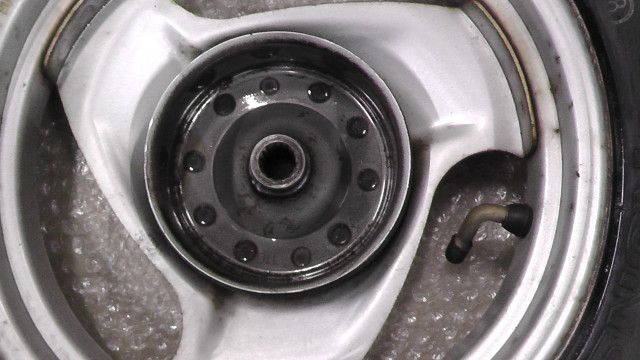 アプリオ SA11J-138xxx の リアホイール タイヤ付:#1768962092 - メルカリ