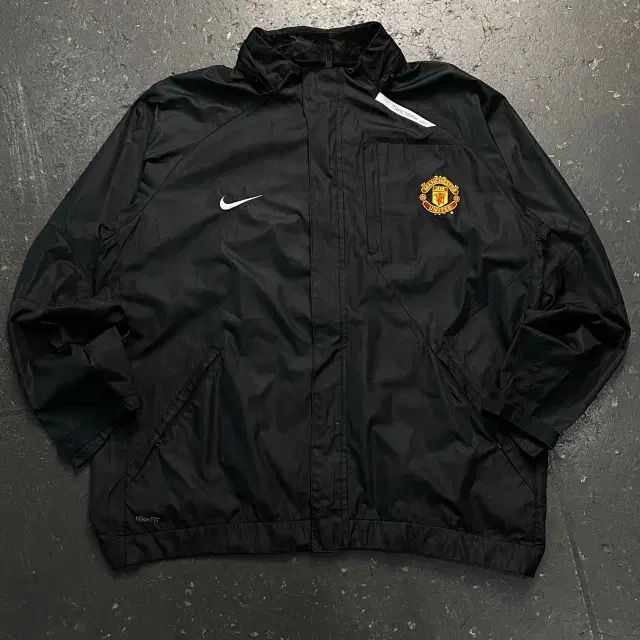 105 NIKE マンチェスター・ユナイテッドFC ウィンドブレーカー - メルカリ