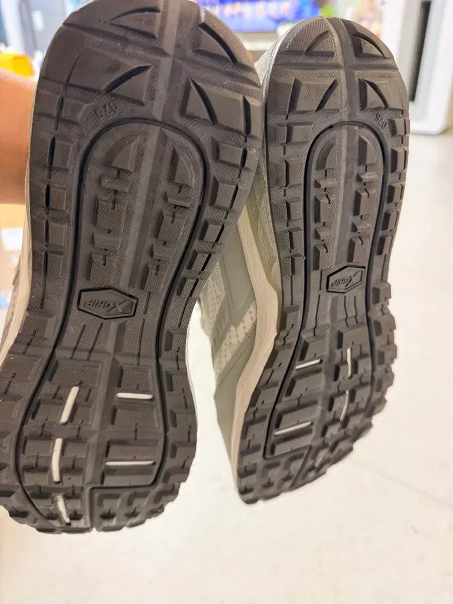 ダイアル スニーカー