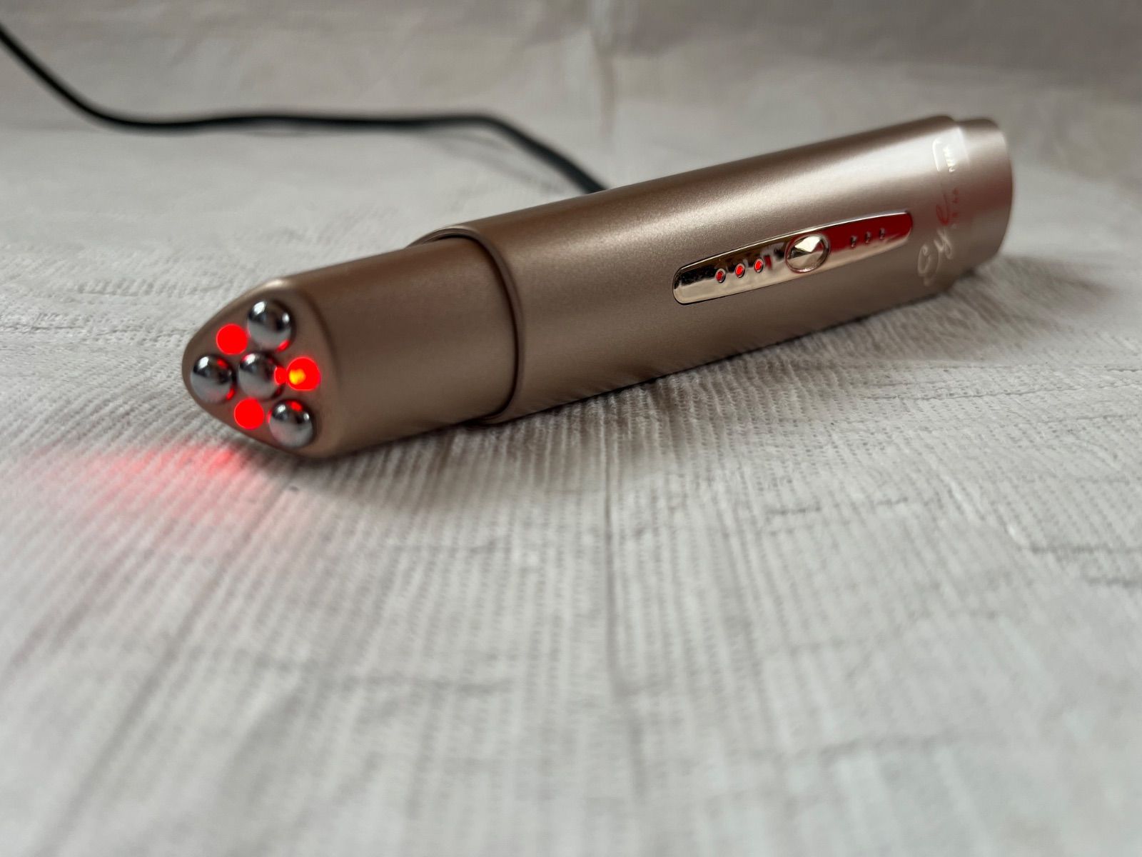 IKKO氏プロデュース 目元用美顔器「Eye ME LA BOUM（MEラボンアイ