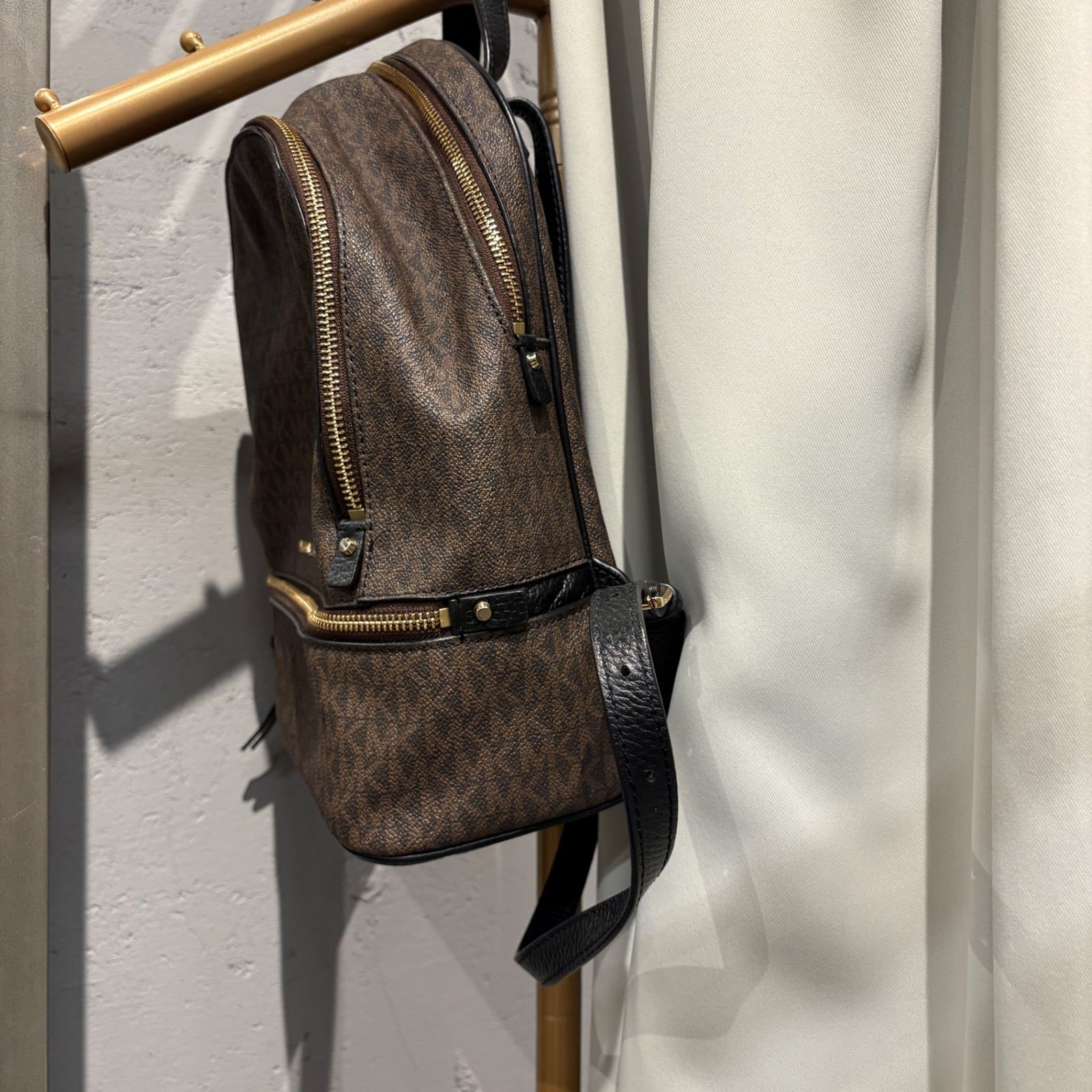 売上安い MICHAEL KORS モノグラムリュック 【公式通販】