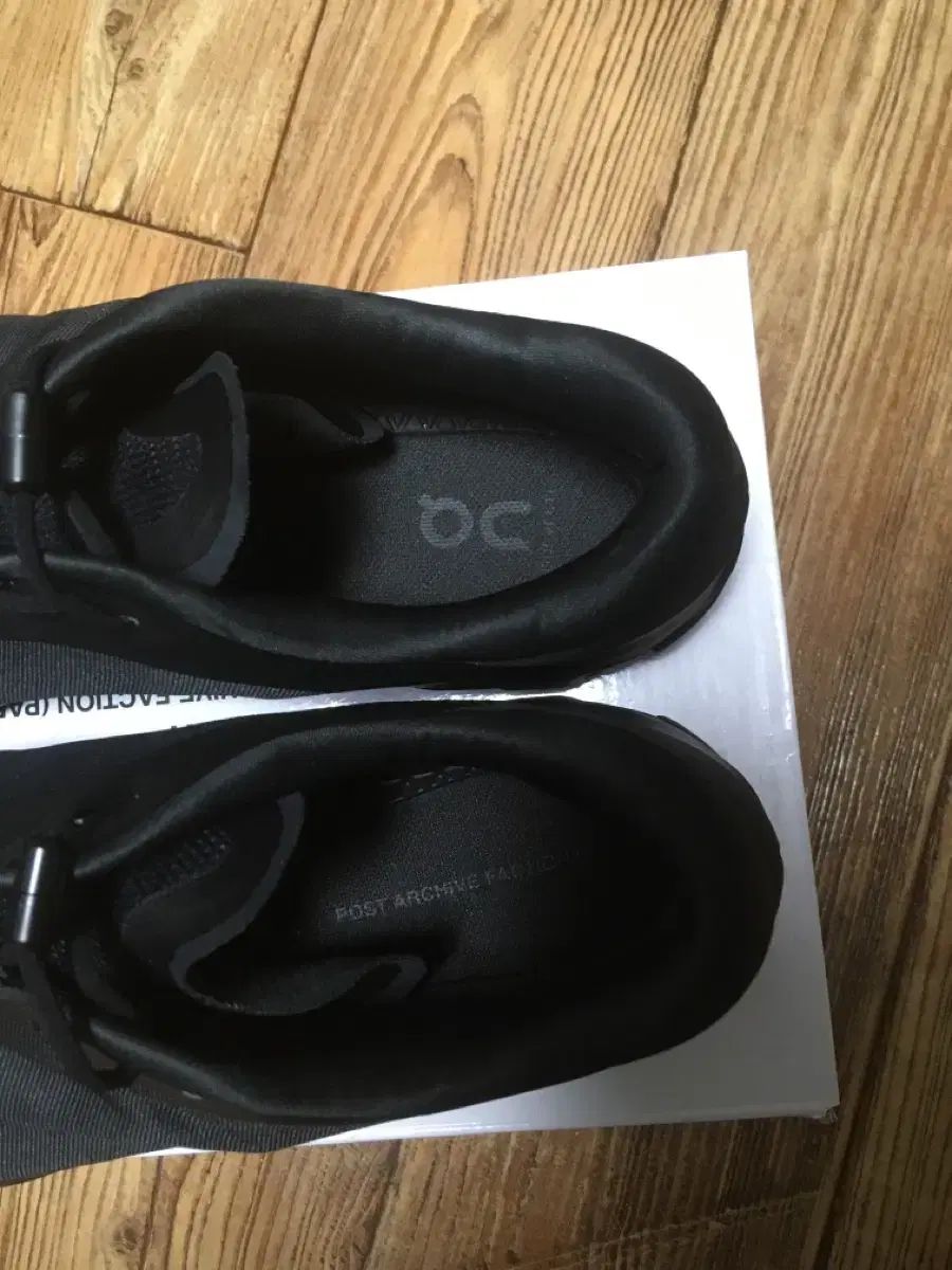  オンラニング パフ クラウドベンチャー ブラック 登山靴 トレッキングシューズ アウトドアシューズ