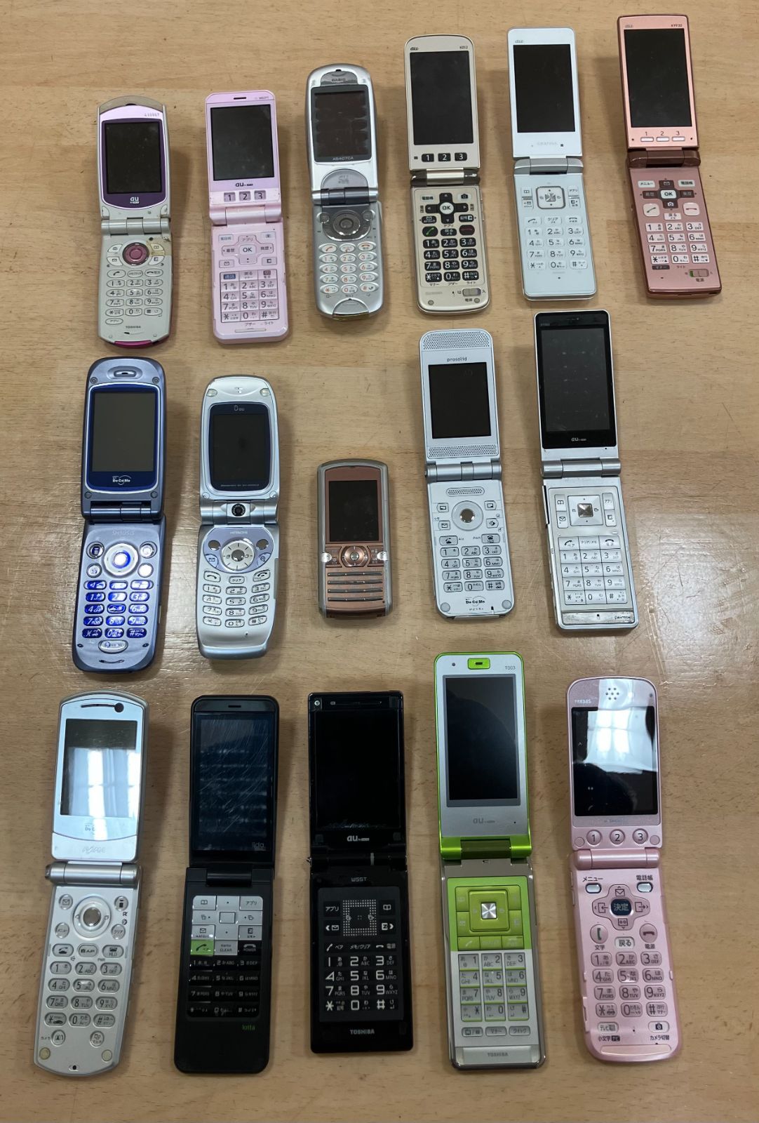 29285】ガラケー 携帯電話 au SONY ジャンク品 部品取り 計16点 中古品